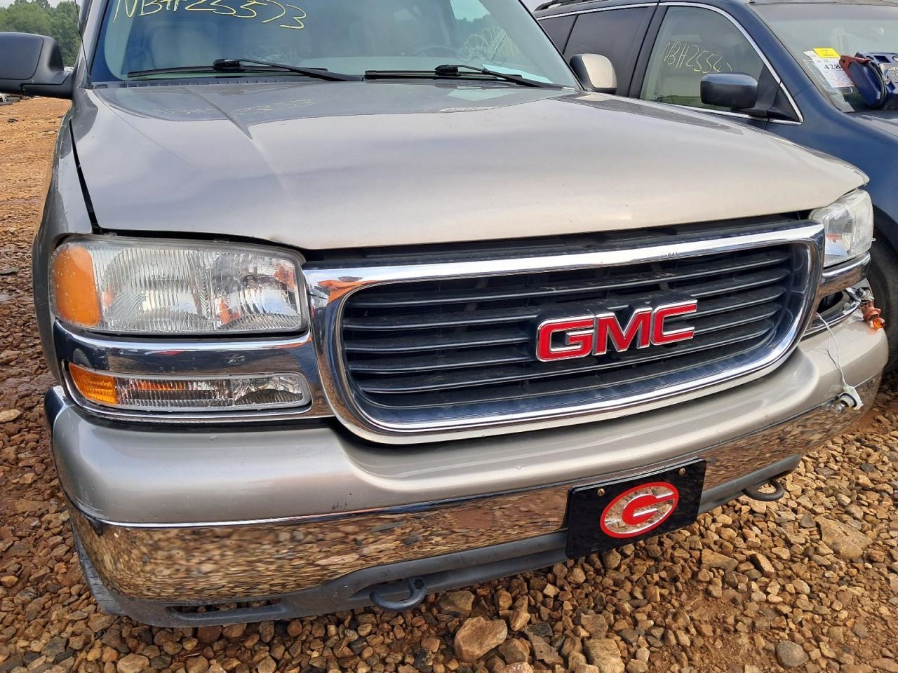 YUKON 2000 Glove Box 4779662
