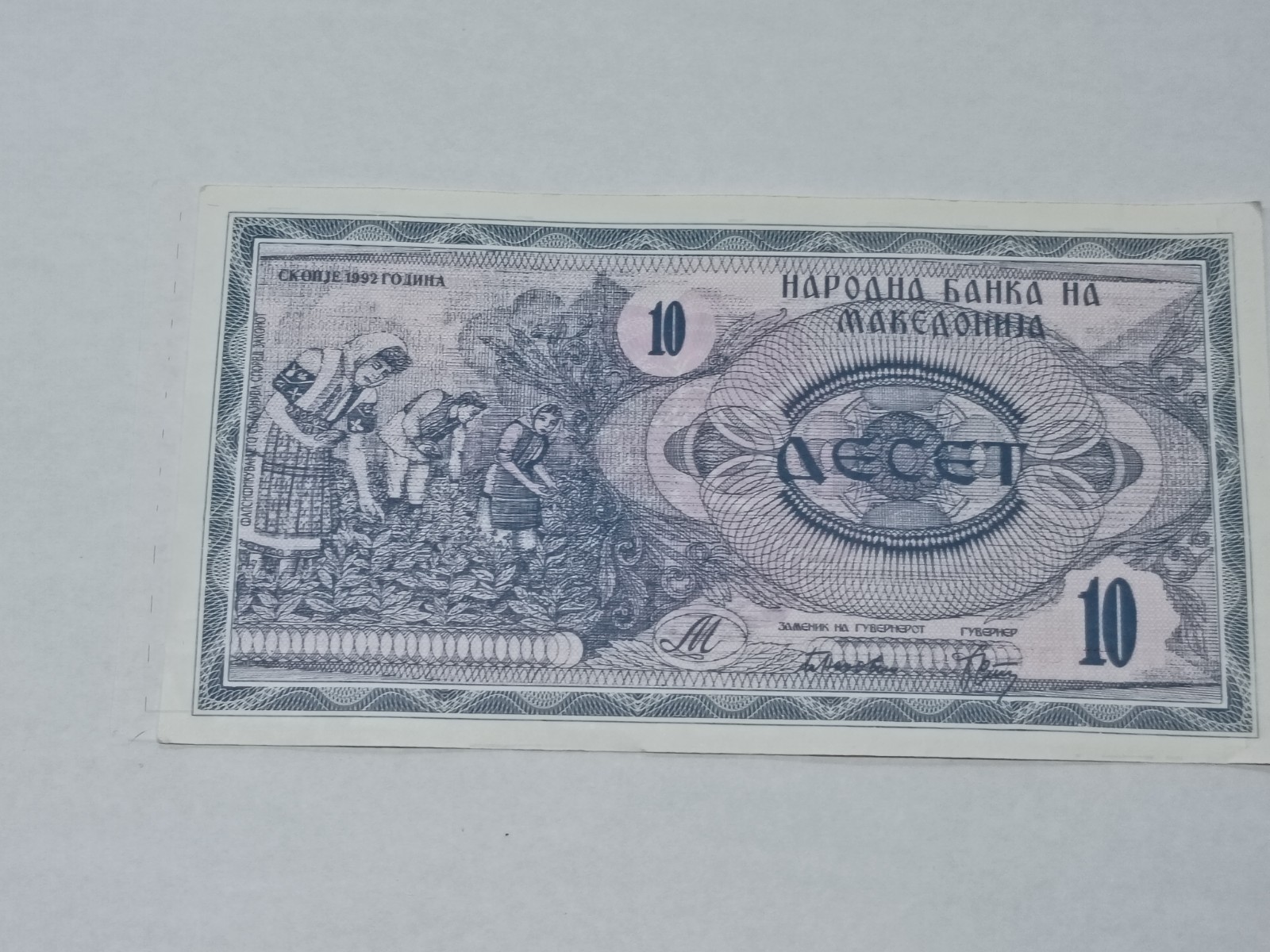 lot of assorted foreign bills.