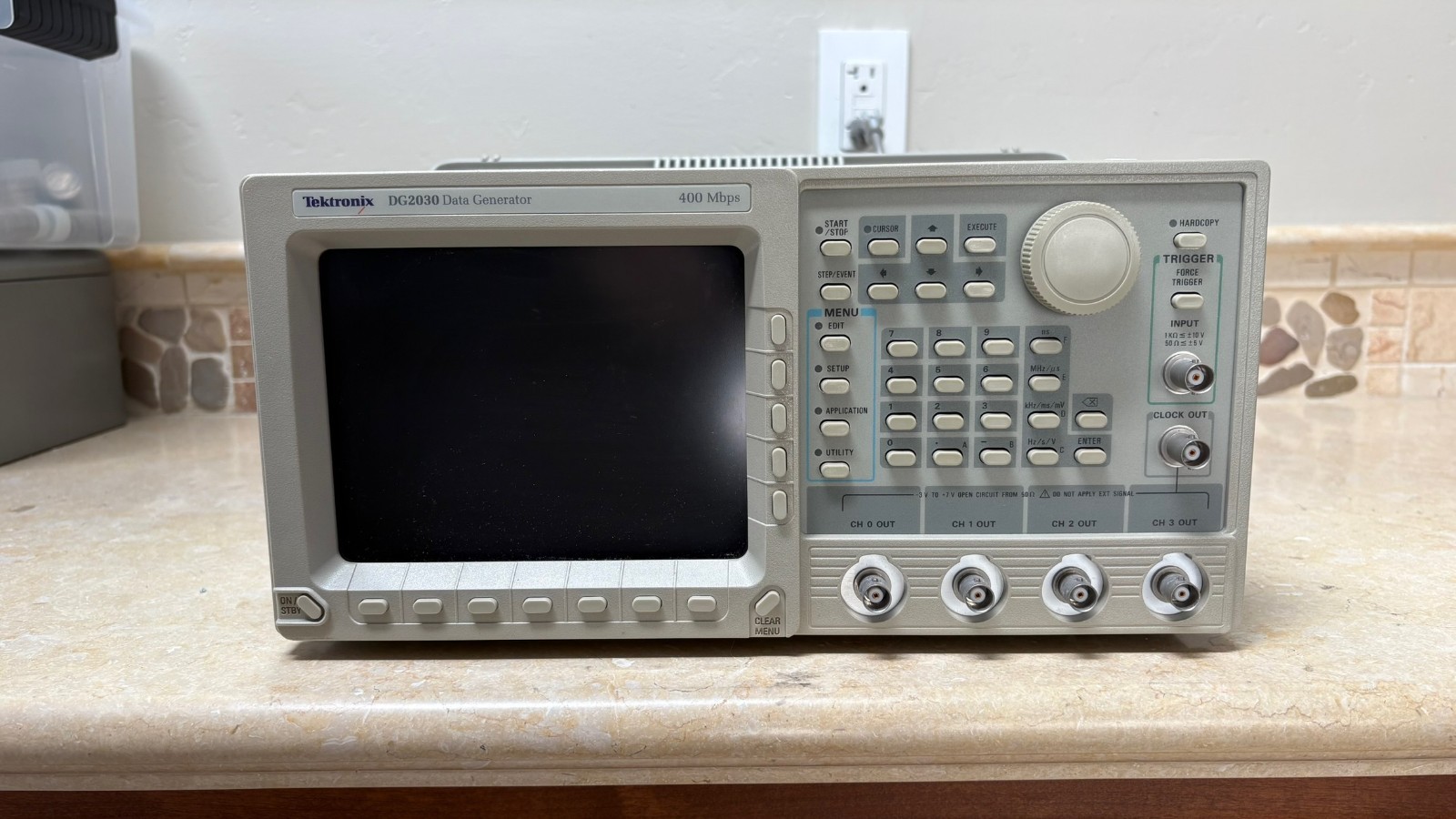 Tektronix DG2030 Data Pattern Generator 400 MHz 4-Ch Digital Signal Source GPIB