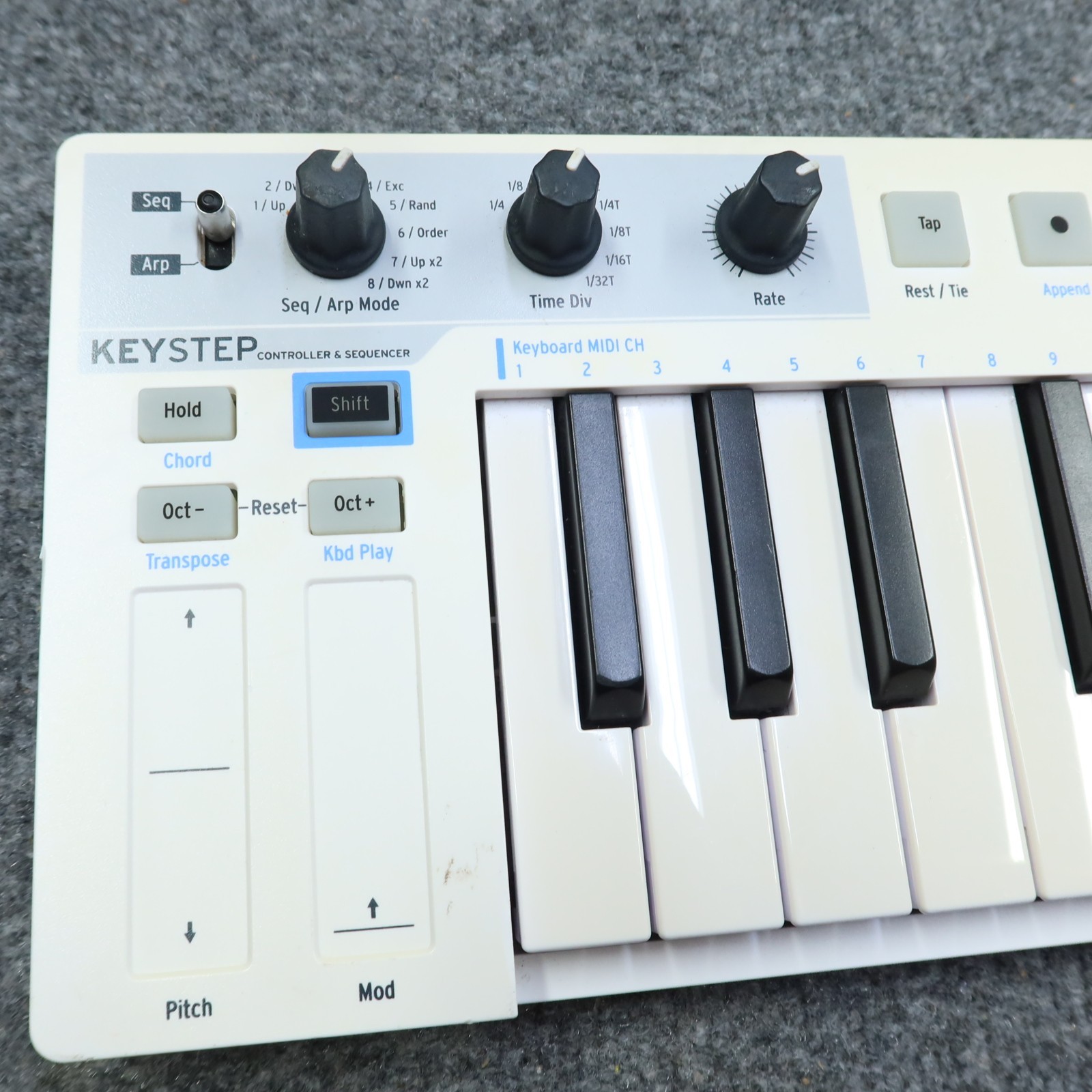 ARTURIA KeyStep Controller Sequencer 32 Key MIDI Keyboard White Electronic
