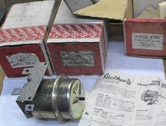 NIB RobertShaw 2492 Series Piston Damper Actuator