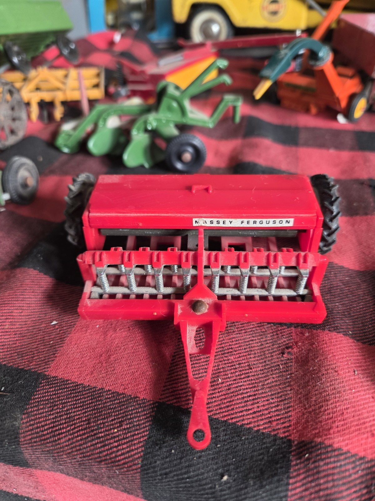 BRITIANS MASSEY FERGUSON 130 SEED DRILL 1/32 NICE CONDITION