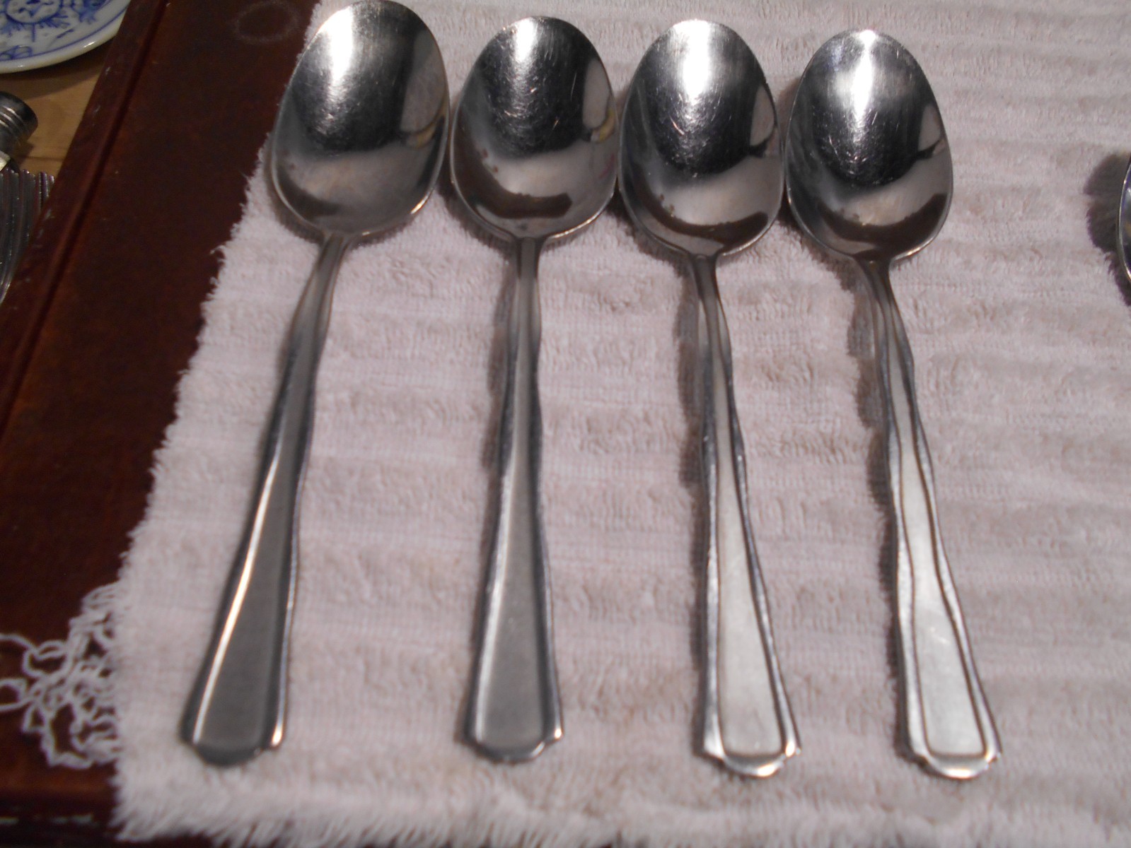 4 Oneida PANORAMA Pattern Stainless Teaspoons Frosted Glossy 8695