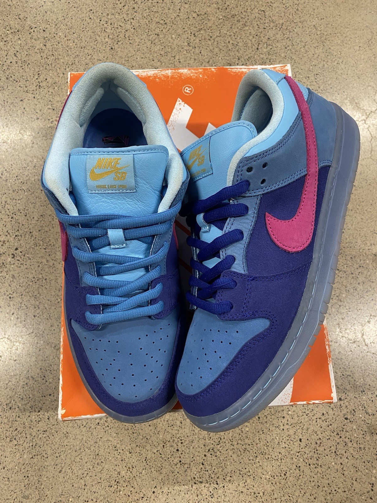 Nike SB Dunk Low Run The Jewels Sz 9.5  DO9404-400
