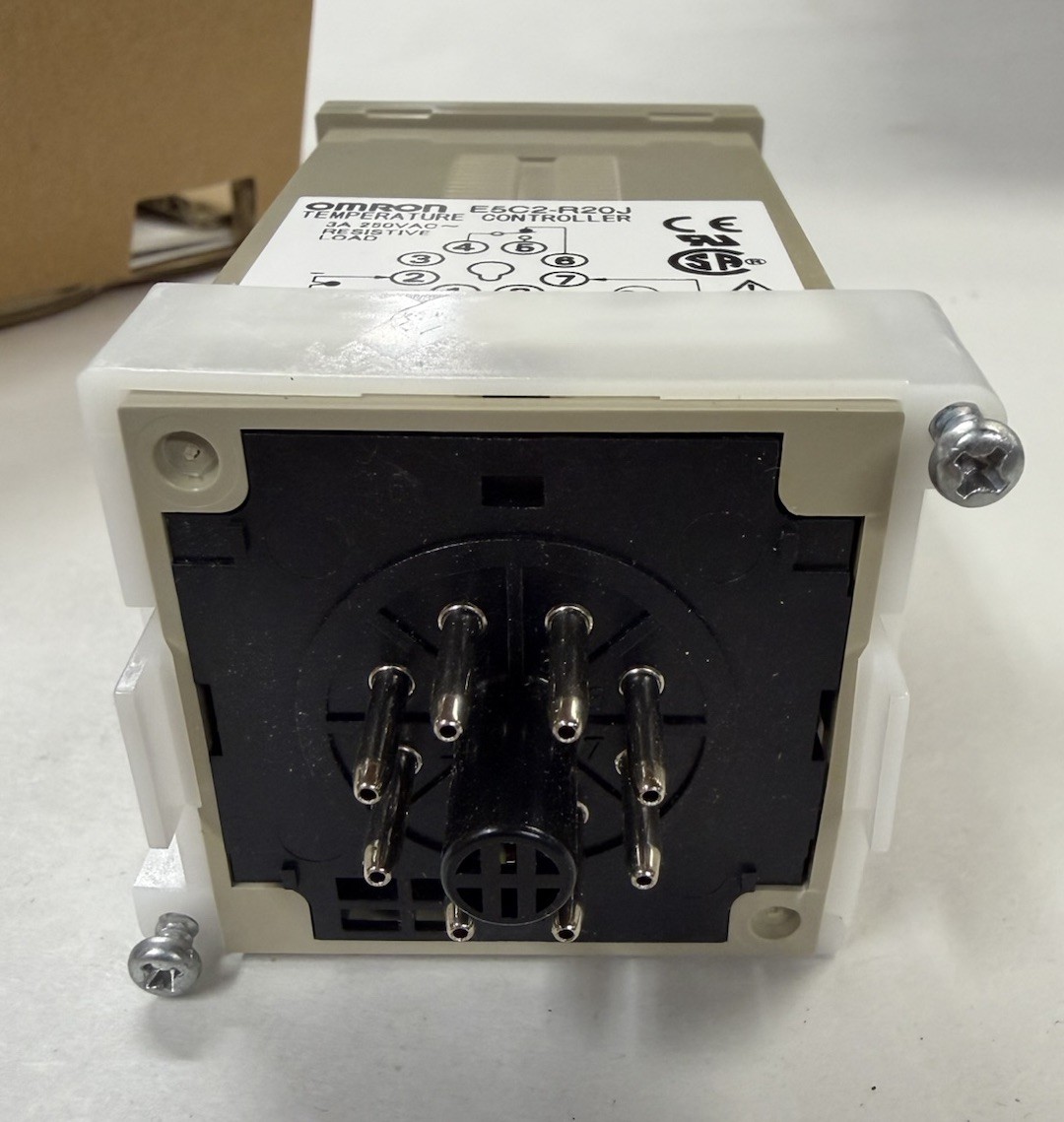 Omron E5C2 - R20J Temperature Controller 3A 250V AC Resistive Load