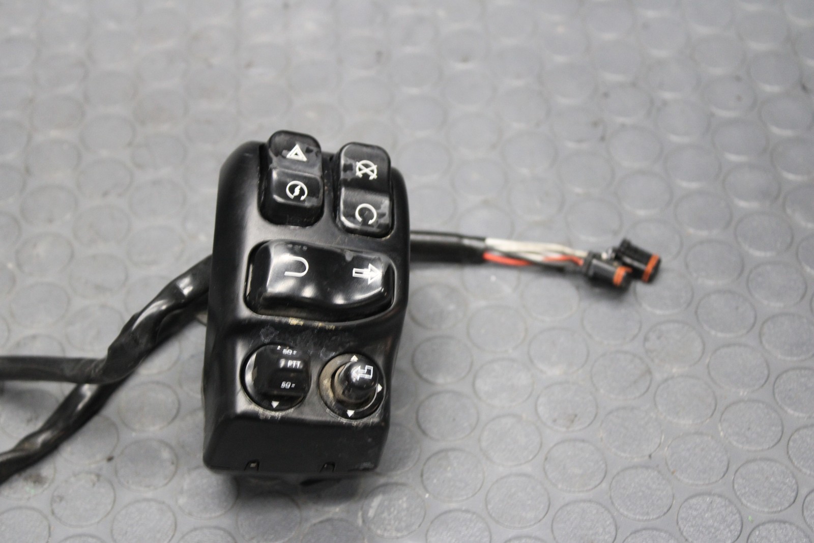 2019-2023 Harley Davidson Road Street Glide CVO Right Backlit Control Switch