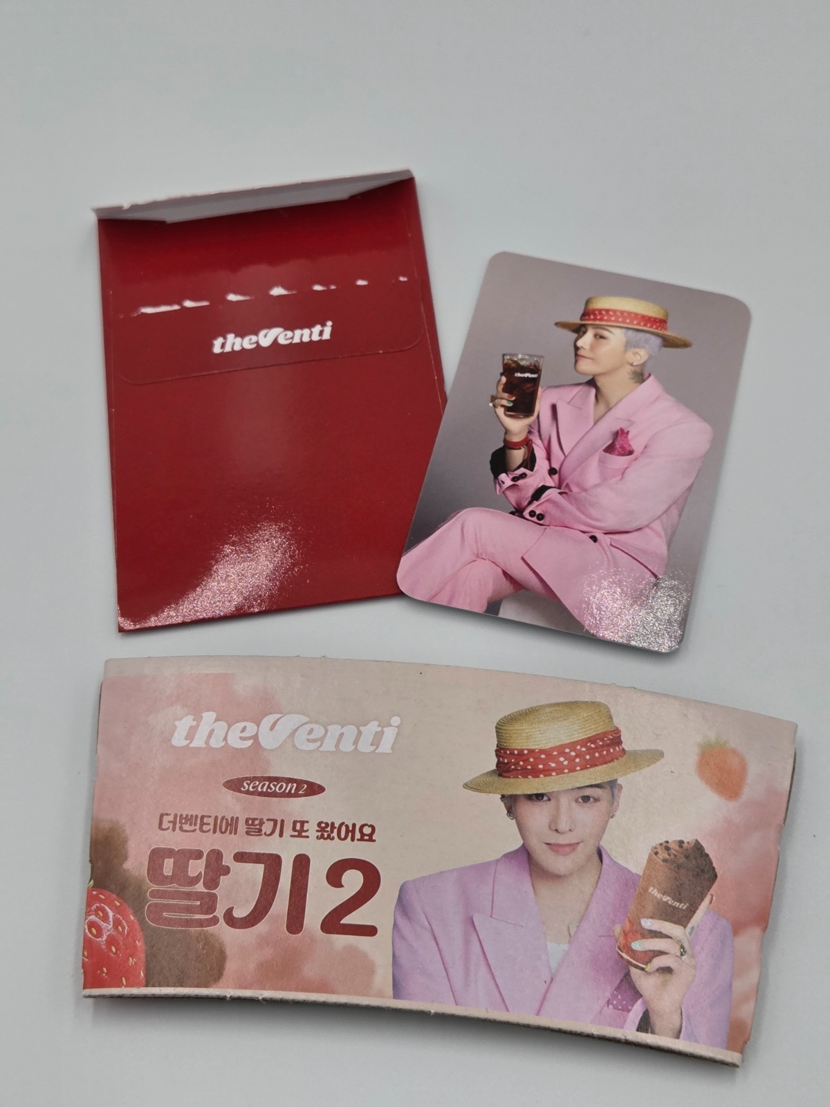[Rare/Limited] G-DRAGON x THE VENTI Collaboration Cup Holder & Photo Card Set