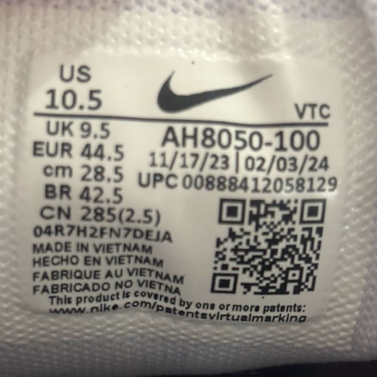NIke Air Max 270 White Black AH8050 100 Mens Size 10.5 NEW Running Sneakers