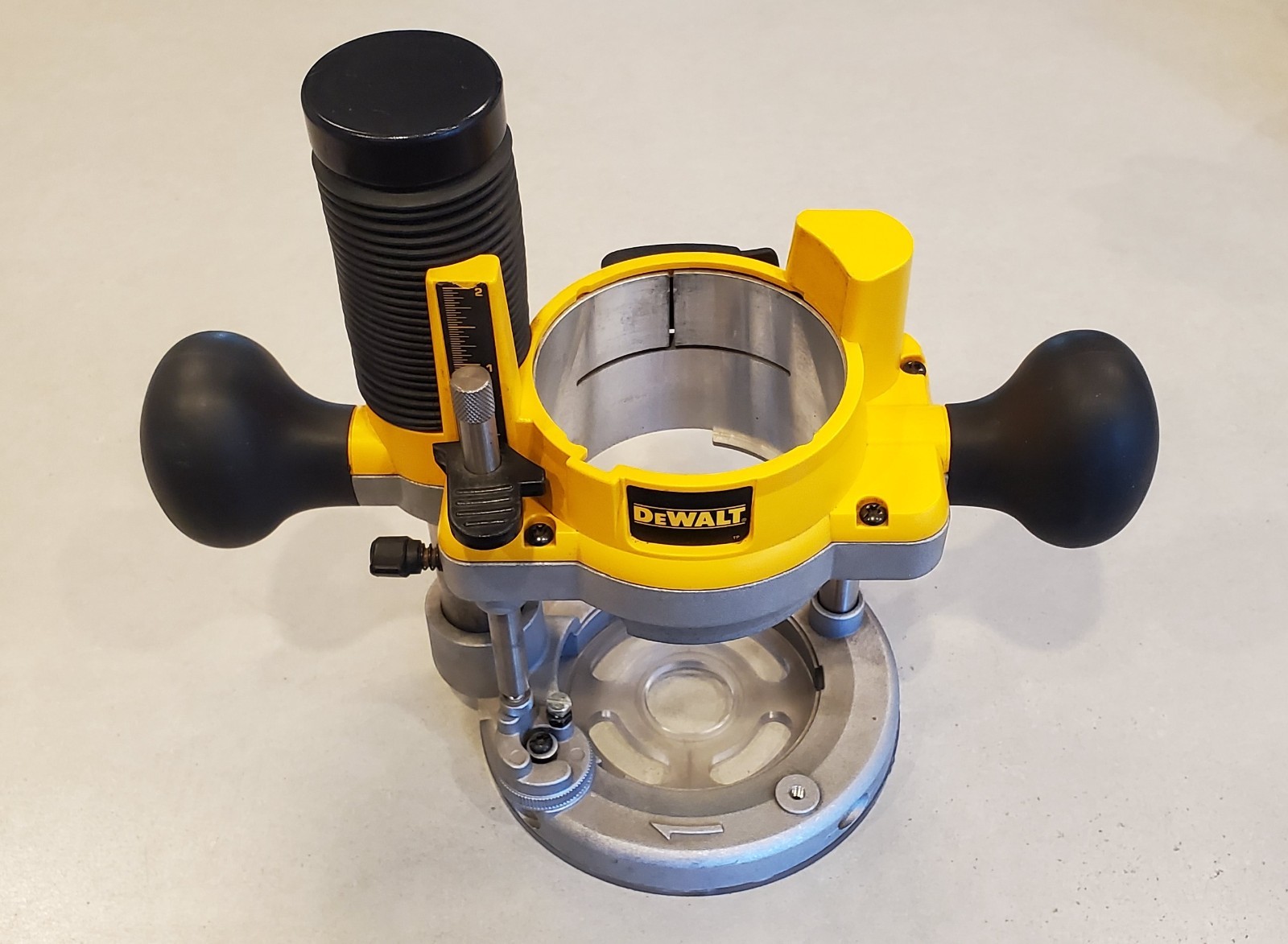 DeWALT DW6182 Router Plunge Base.  Fits DW616 & DW618 Routers.