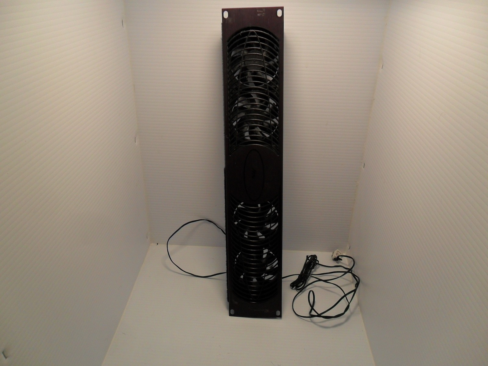 4-fan rack mount cooling system with temp control no power supply