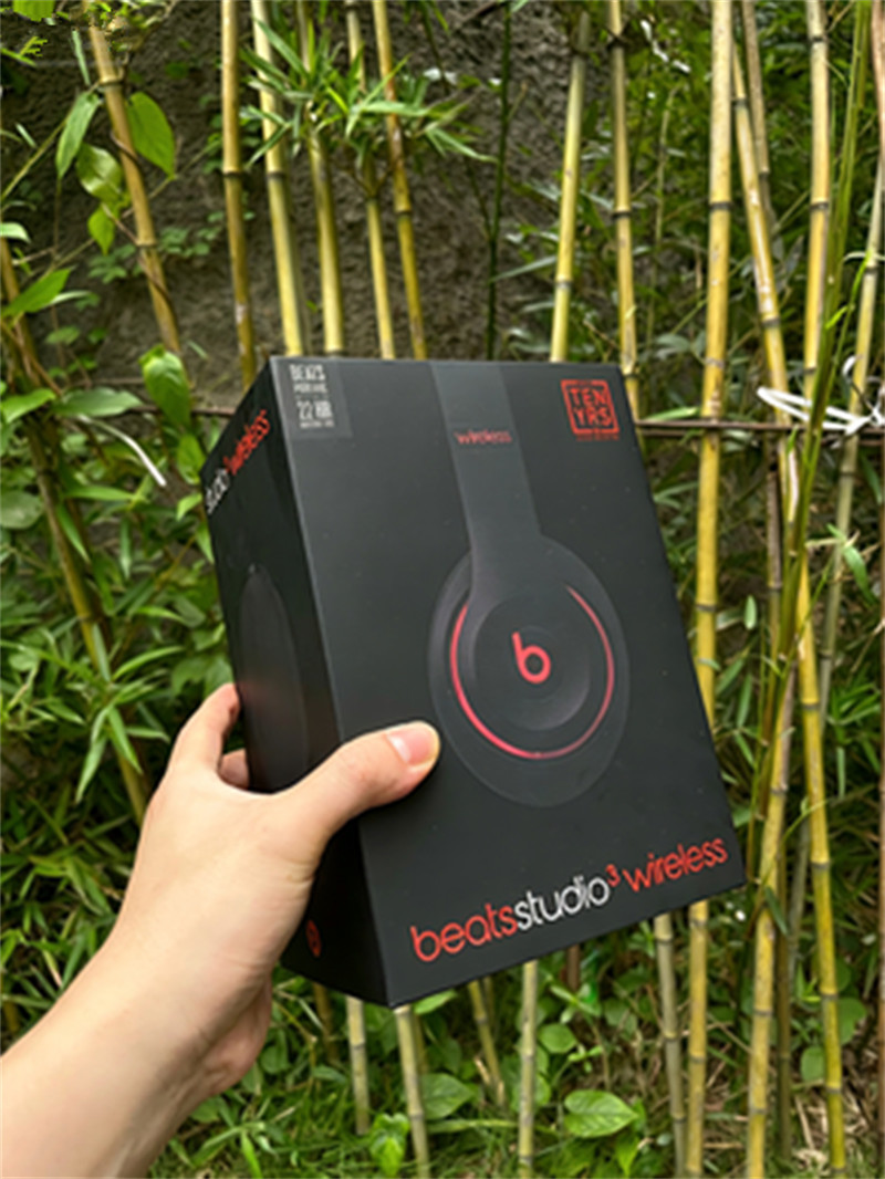 Beats Studio 3 Wireless Noise Cancelling Over-Ear Headphones - Defiant Black-Red