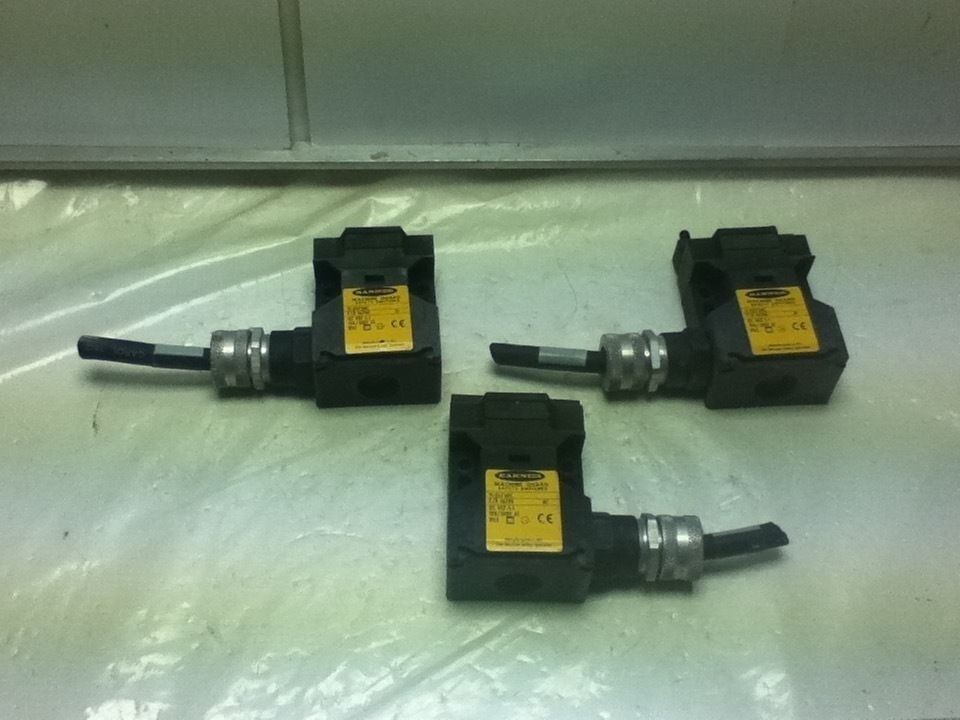 3 Banner Engineering Engineering ENGINEERING SI-QS75MC SAFETY SWITCHES