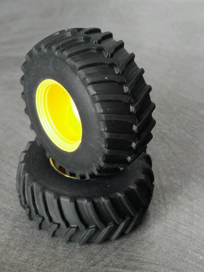 1/64 Farm custom scratch 800/70R38 tractor tires yellow rims (1 pair)