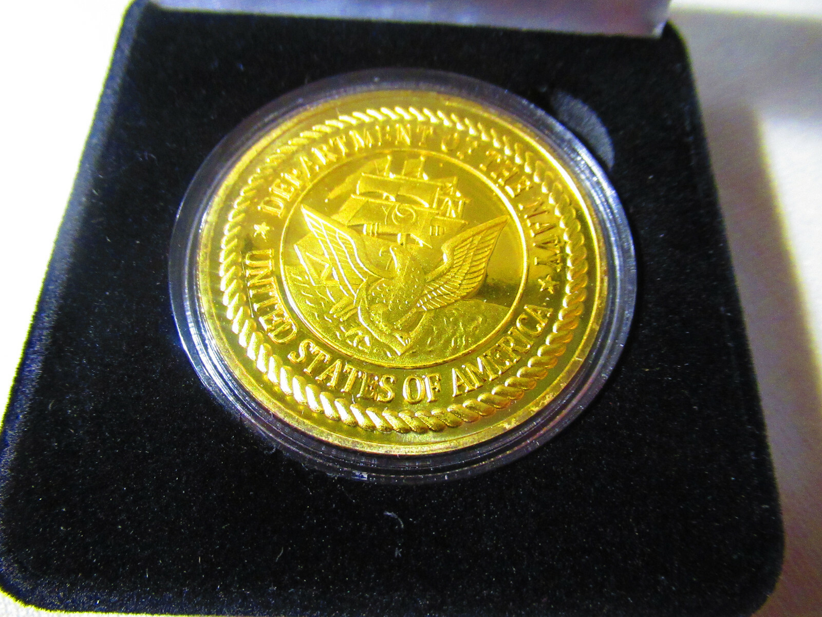 US NAVY - USS CUSHING (DD-985) Challenge Coin w/ Presentation Box