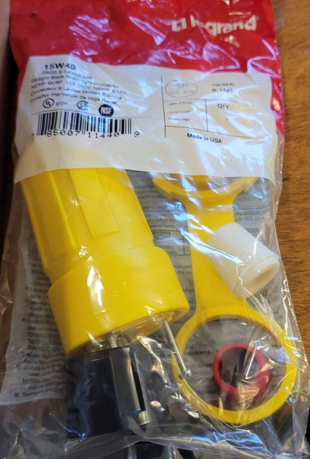 NEW #15W-49 Legrand 15 Amp 250V watertight straight blade connector NEMA 6-15R