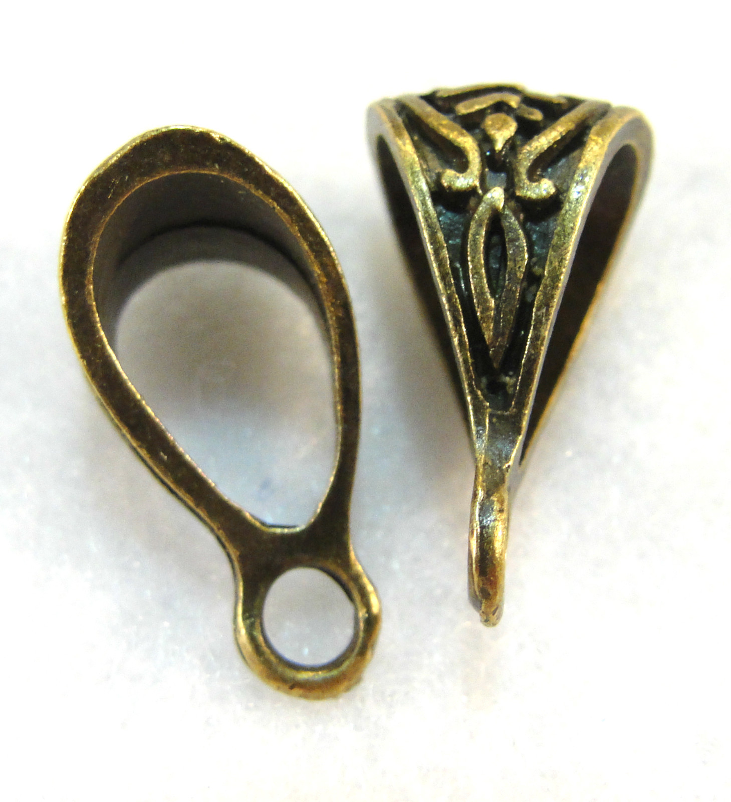 50Pcs. WHOLESALE Tibetan Antique Bronze BAILS Pendant or Charm Connectors Q0902