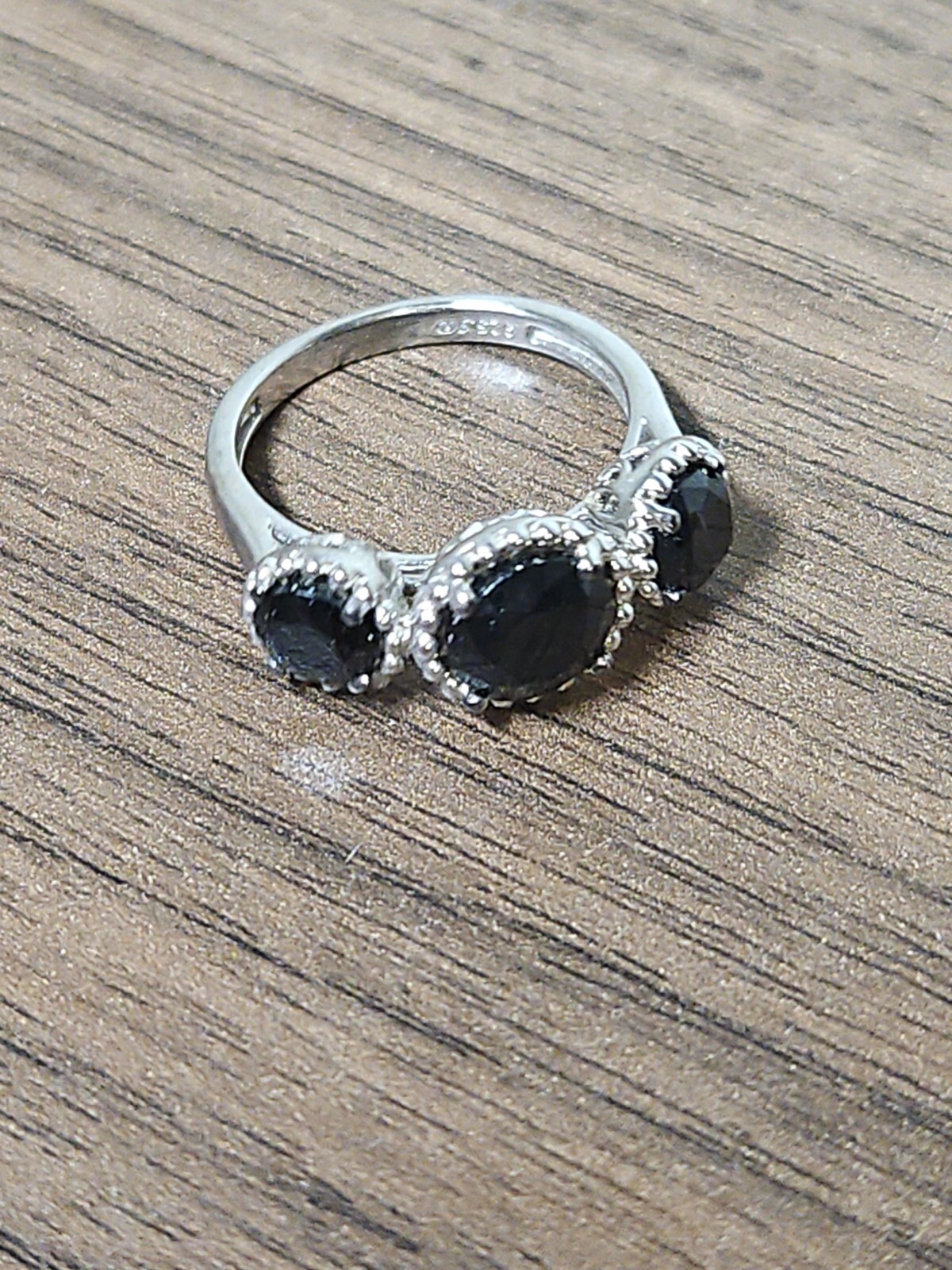 Womans Ring Round Color black Three Stone Sterling 925 Size 9 ESTATE  FIND