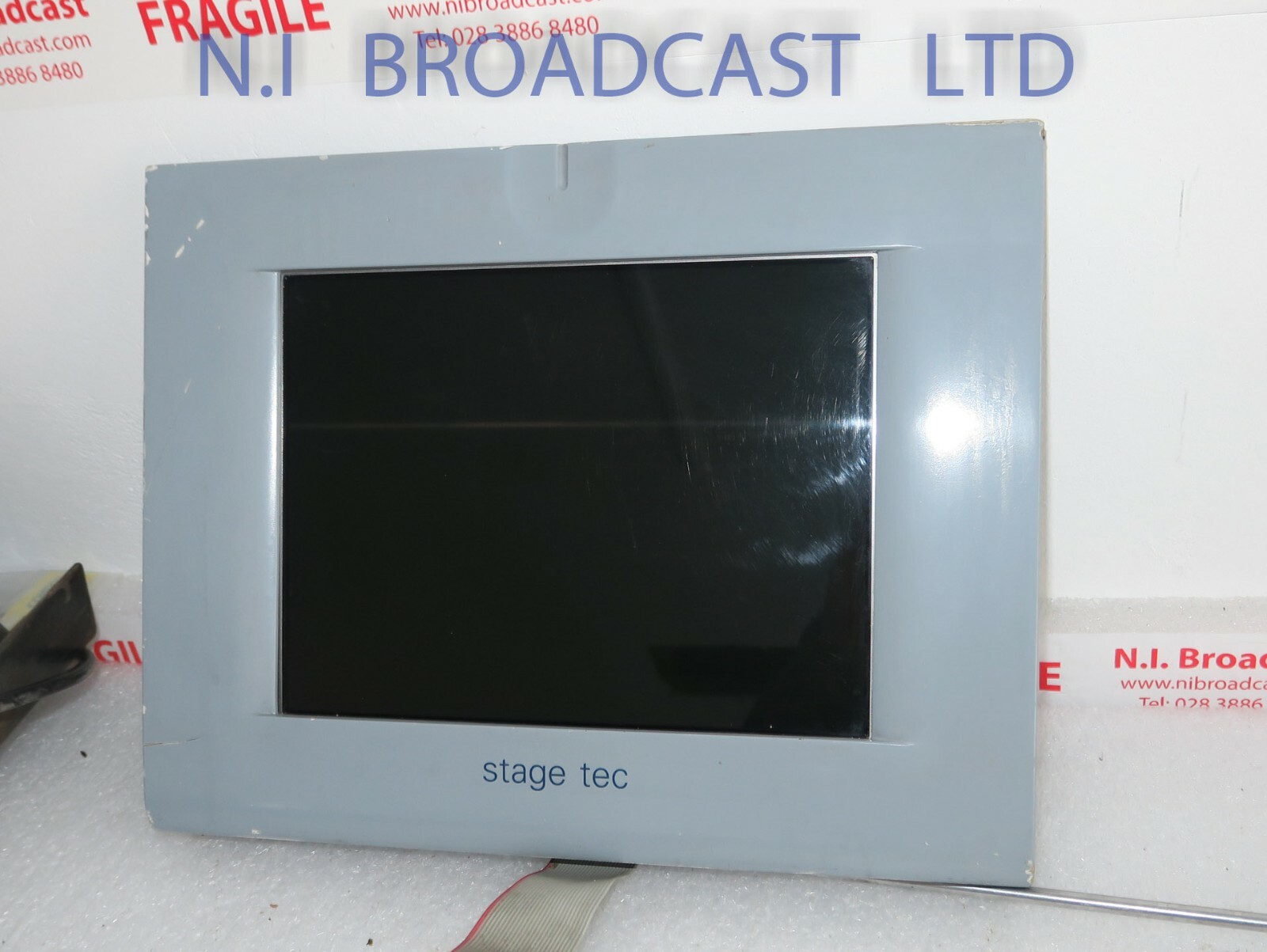 1x  Stagetec Cantus LCD sccreen  small crack on 1 corner plastic