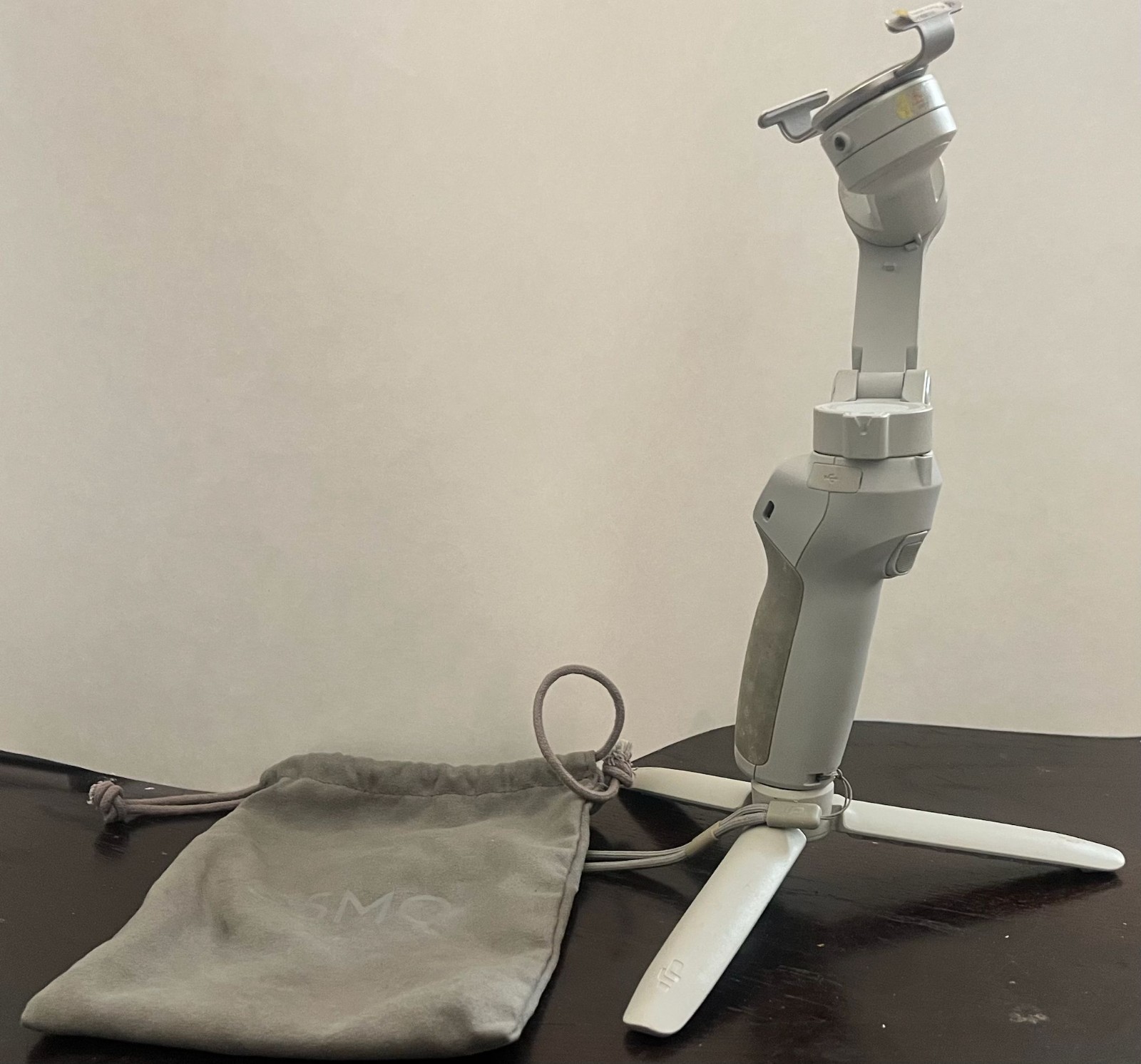DJI Osmo Mobile 4 - Gimbal Stabilizer