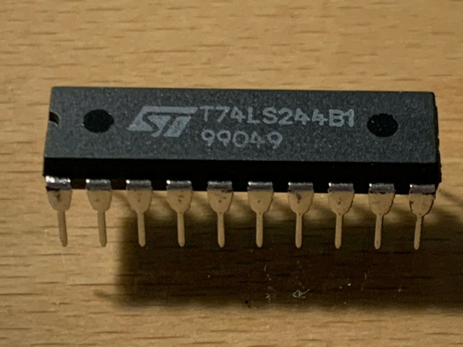 STM T74LS244B1 Octal Buffer and Line Driver 20Pin DIP.
