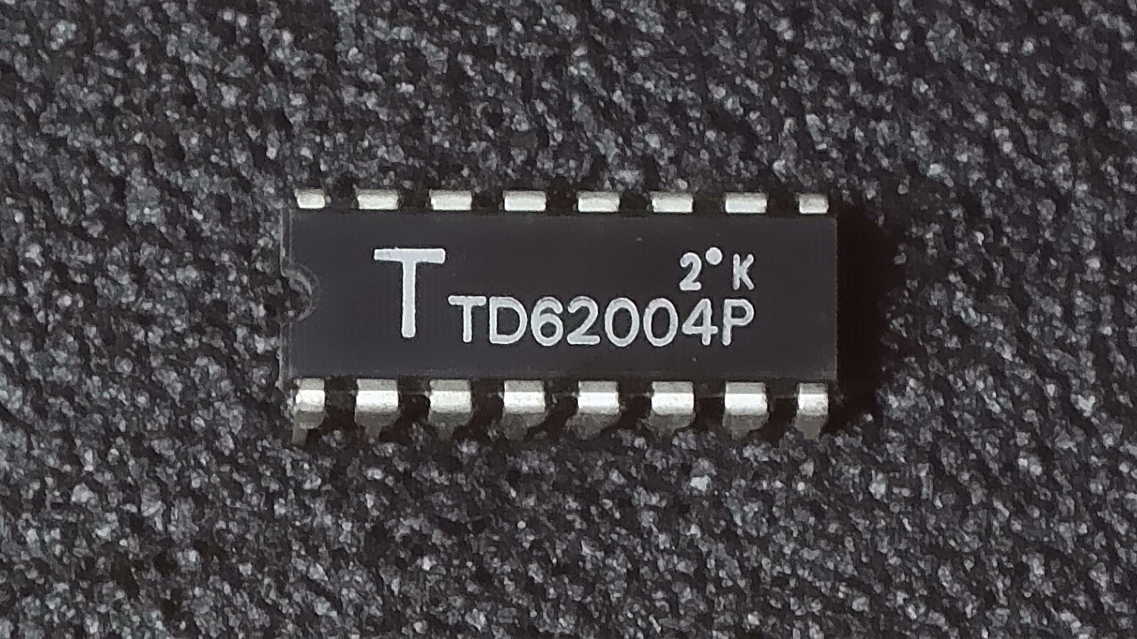 Toshiba TD62004P 7-Channel Darlington Sink Driver IC - DIP16 - New