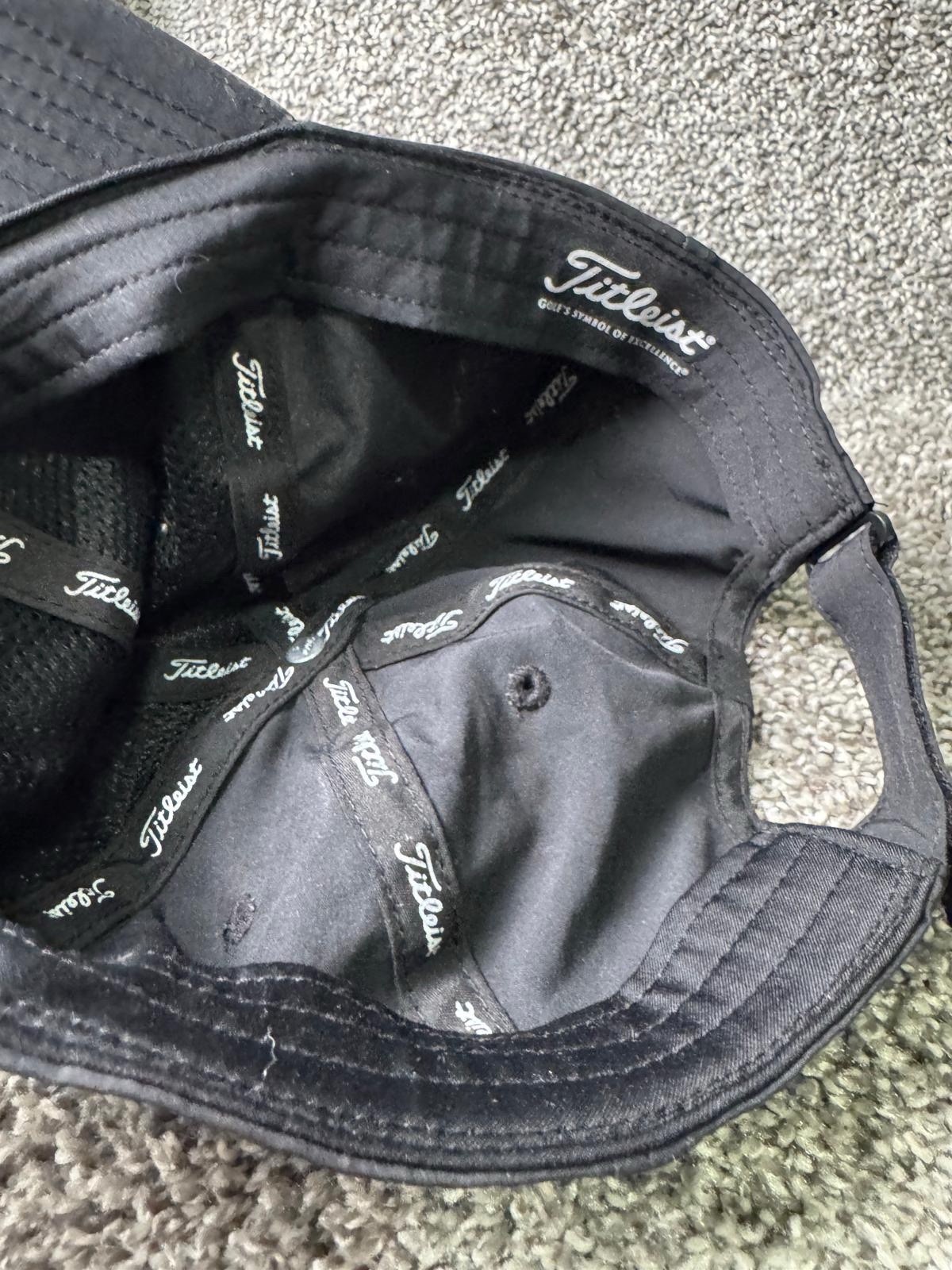 Titleist Hat Cap Strapback One size Black Adjustable Golf Hat Lightweight