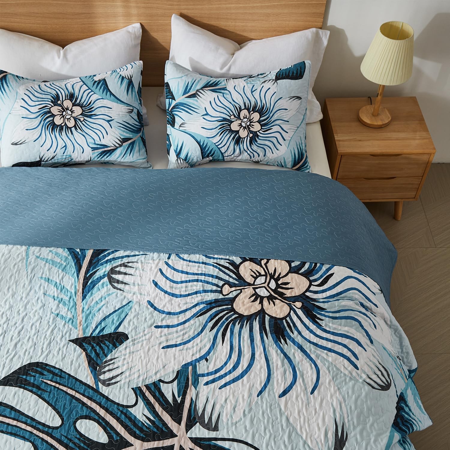 Yogeneg Queen Quilt Bedding Set,White Green Botanical Pattern Light Blue Full/Qu
