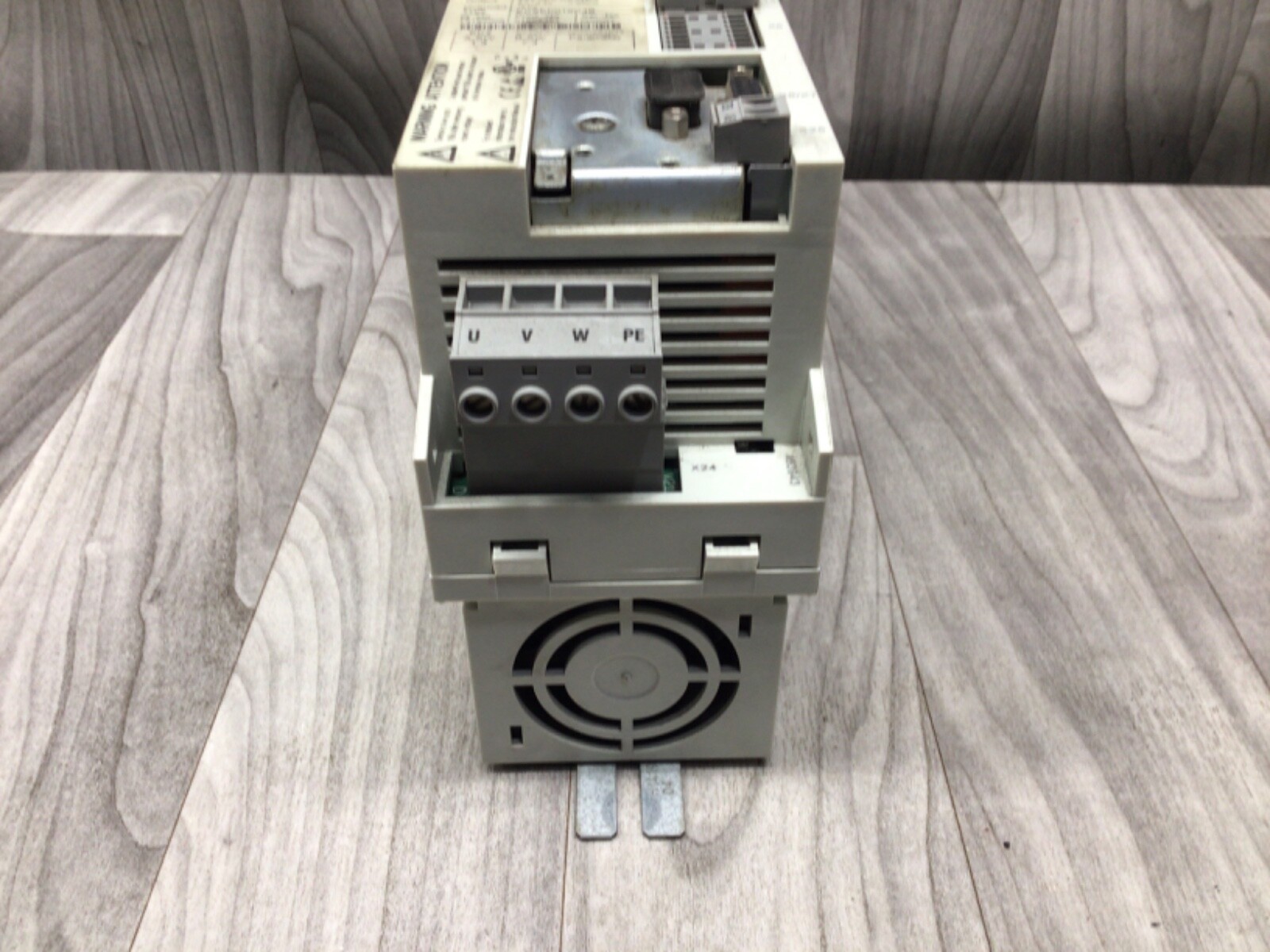 LENZE ECSEP032C4B SERVO CONTROLLER 13192007 #3464FMLH33