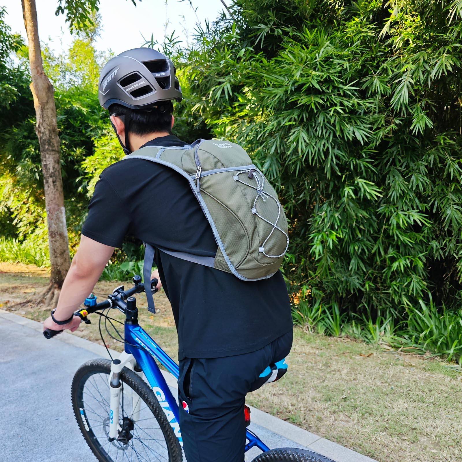 Hydration Backpack, Water Buffalo Hydration Backpack with 2L Water Bladder, W...
