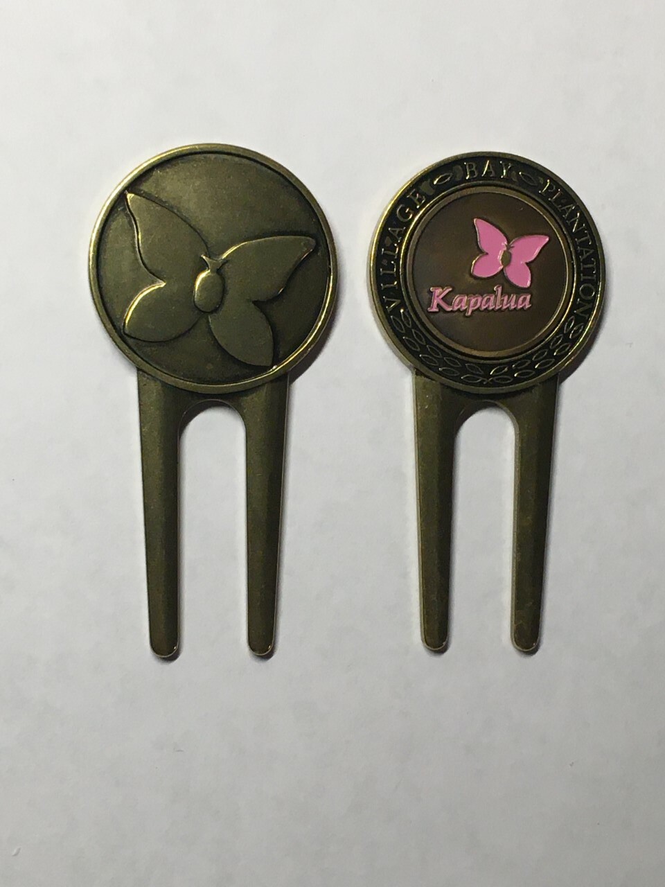 (1) Vintage Rare Kapalua Golf Club Divot Tool & 1" Flat Golf Marker - Maui, HI.
