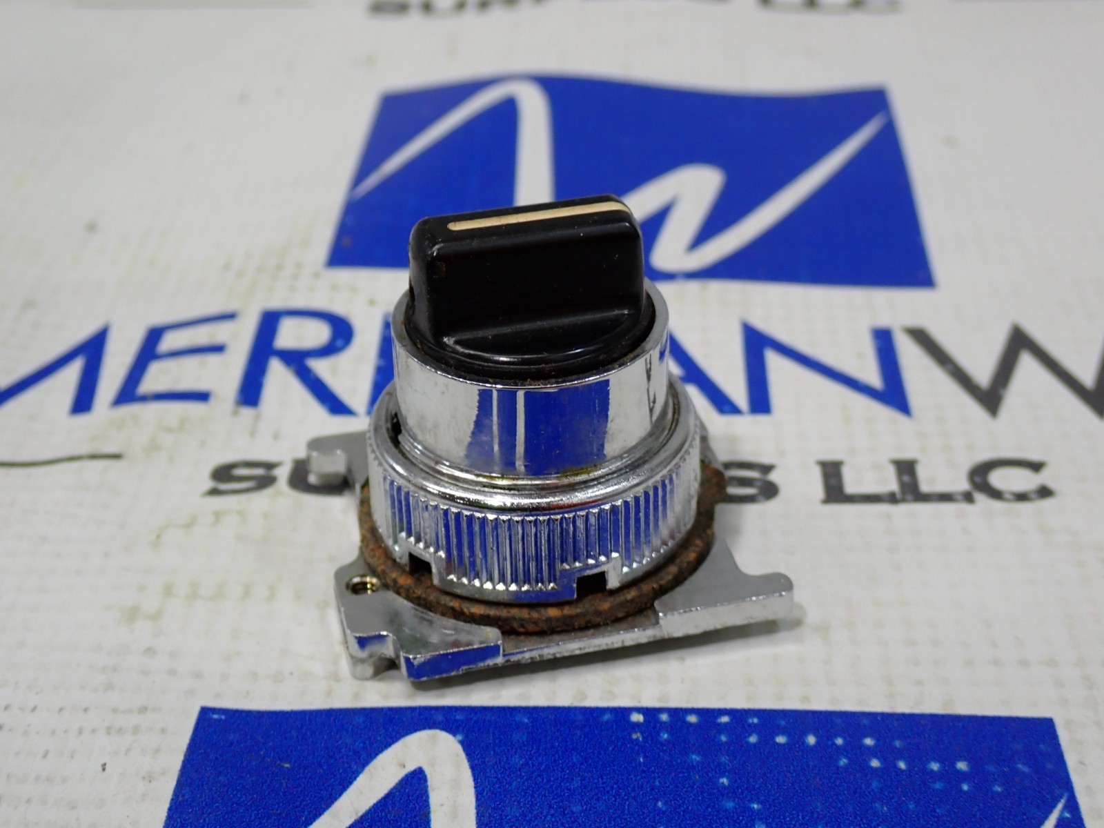 Cutler Hammer 10250T1352 3 POS Selector Switch Operator Lft Maintain RT spring