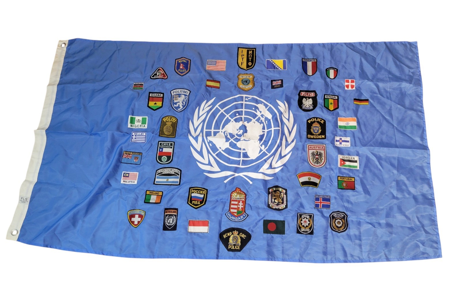 UN Flag w/ 43 World Police Patches