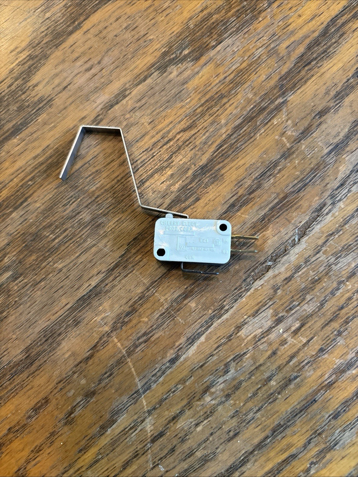Cherry Elect E21 Micro Switch Long Arm, 120VAC, 1no/1nc, 0.1Amp, Tested