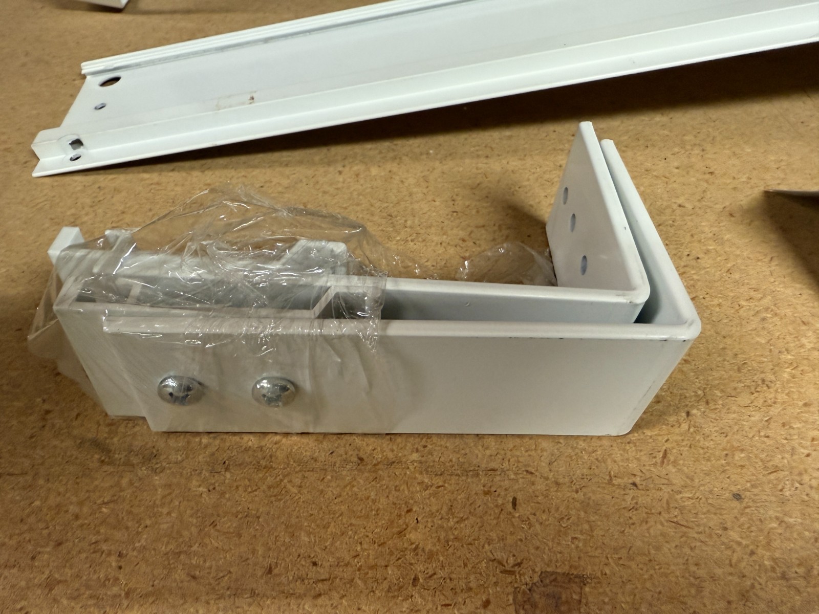 Da-Lite 77027 Floating Mounting Bracket