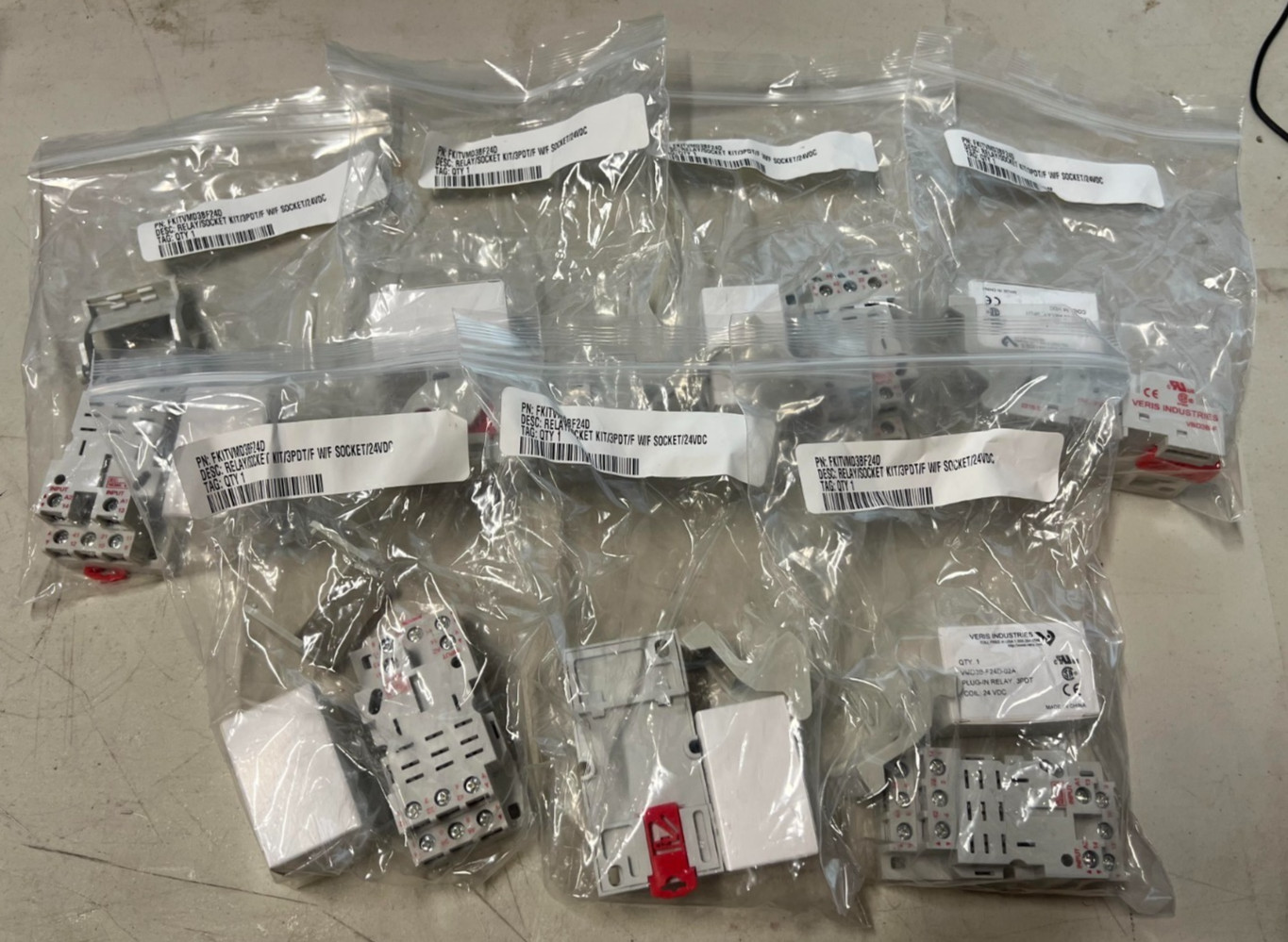 Lot of 7 Veris FKIT-VMD3B-F24D Relay / Socket Kit 24VDC - New