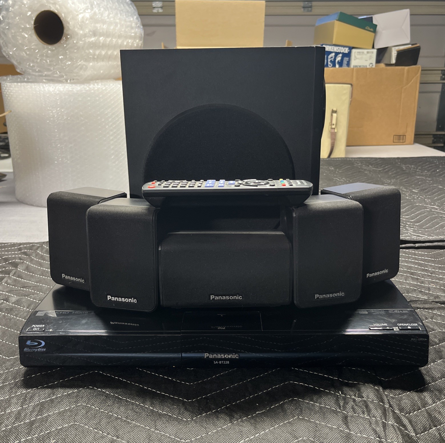 Panasonic SA-BT228 Blu-ray Disc Home Theater Sound System 6 Speakers