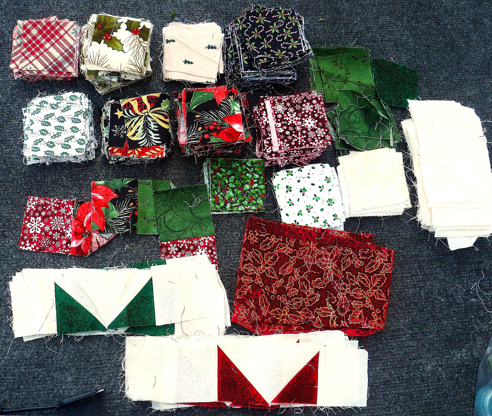 2 Lbs 2 1/2" Precut Fabric Quilt Squares Cotton Christmas Prints to Quilt