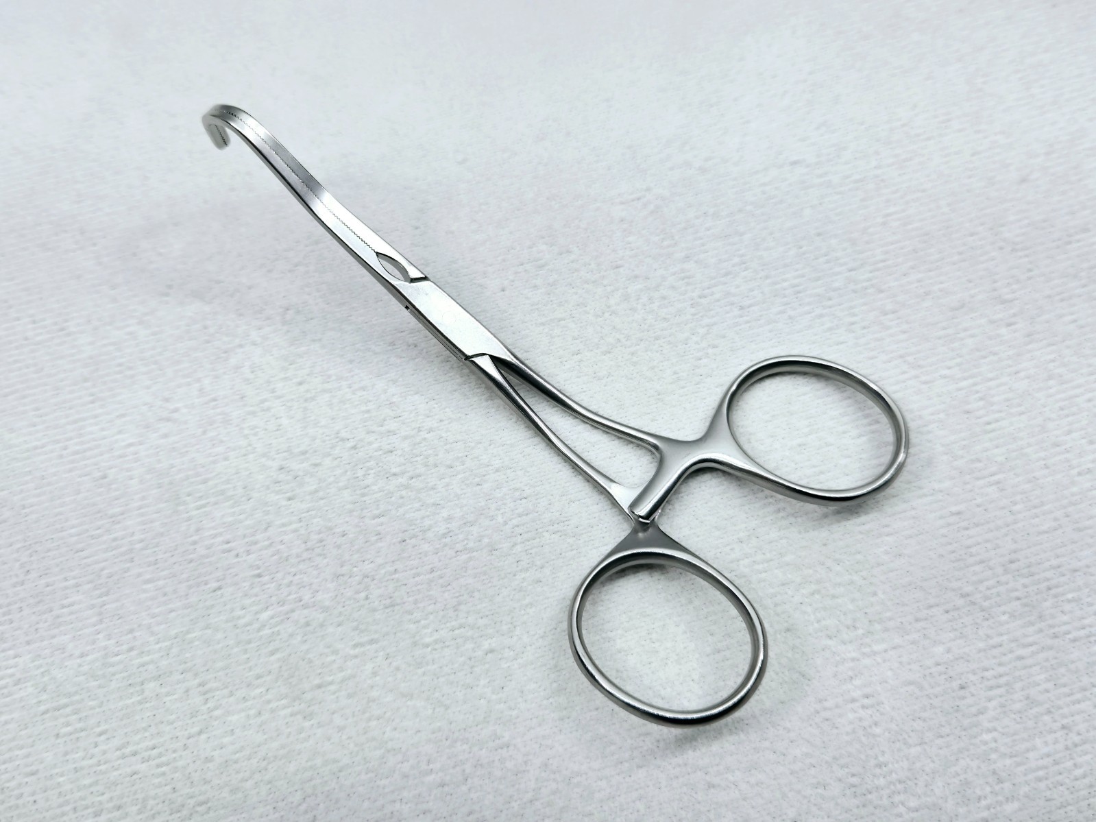 AESCULAP FB708R Cooley Atraumatic Vascular Clamp, angled, 50 °, 115 mm