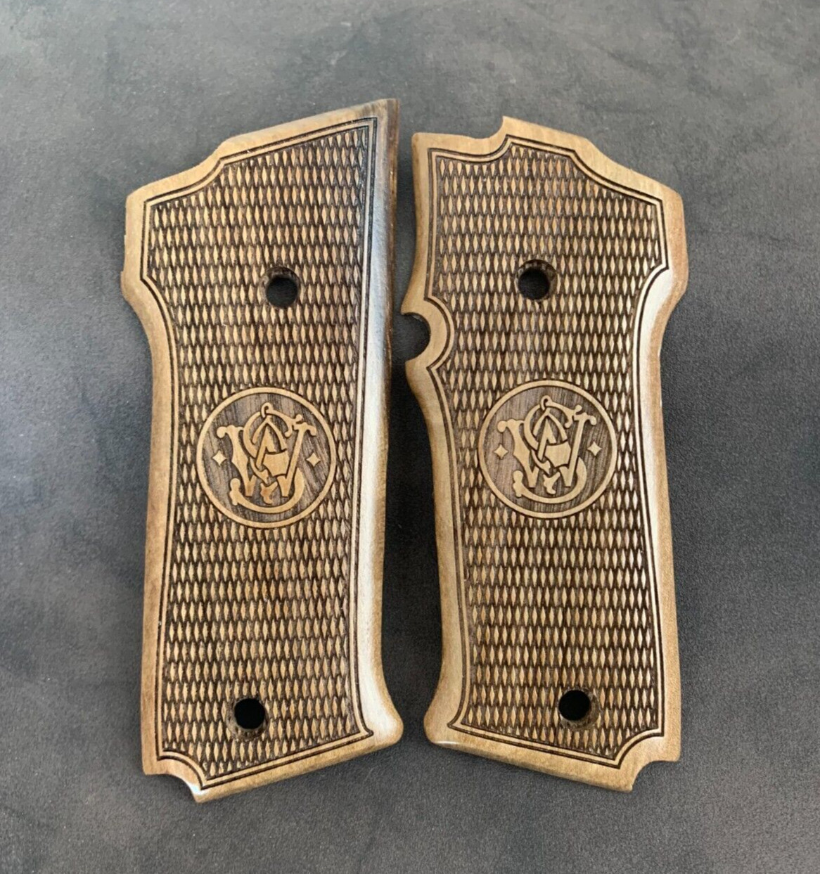 Smith & Wesson Diamond Checkered Walnut Grips Fits S&W Model 59, 459 559 659 9mm