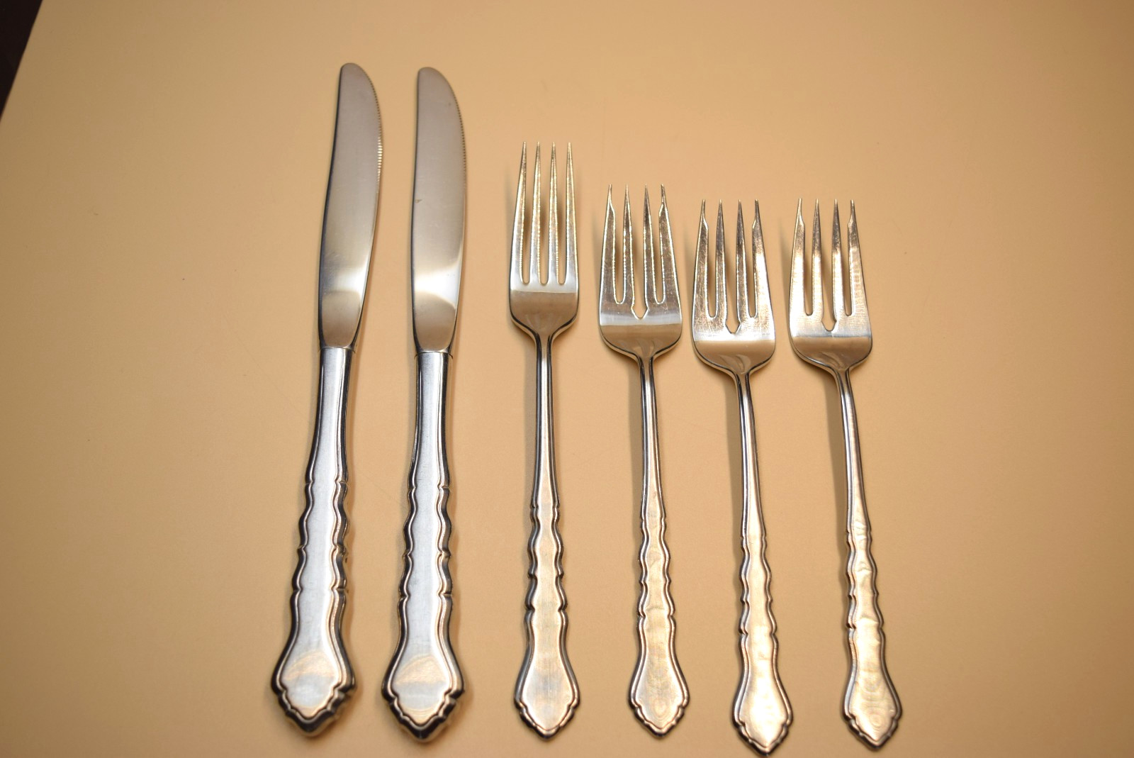 6 Piece Lyon Flatware Americana 2 Knives 1 Dinner Fork 3 Salad Forks