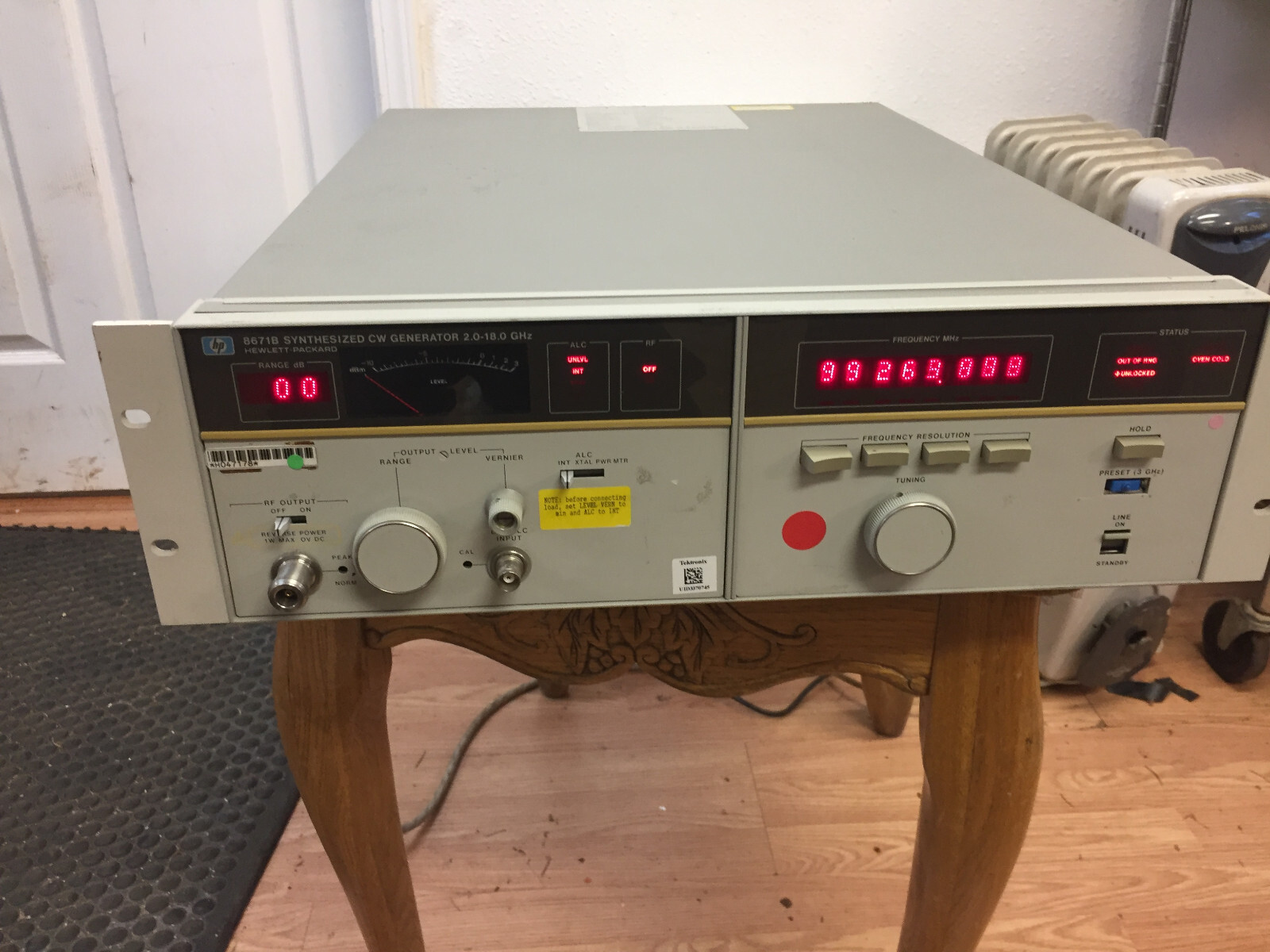 4ff  HP / Agilent 8671B 2 GHz to 18 GHz Synthesized CW Source Signal Generator