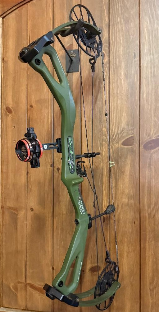 Nice Used PSE Carbon Levitate bow QAD Drop Away & B3 Comp Sight PACKAGE Nock On
