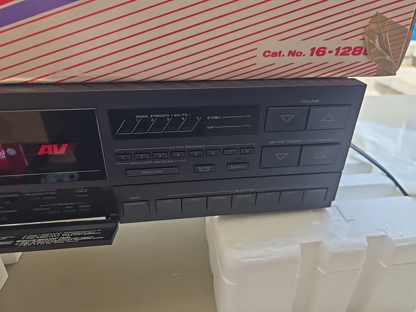 Vintage Realistic AV-900 Solid State Stereo Amplifier W/ Remote In BOX Powers On