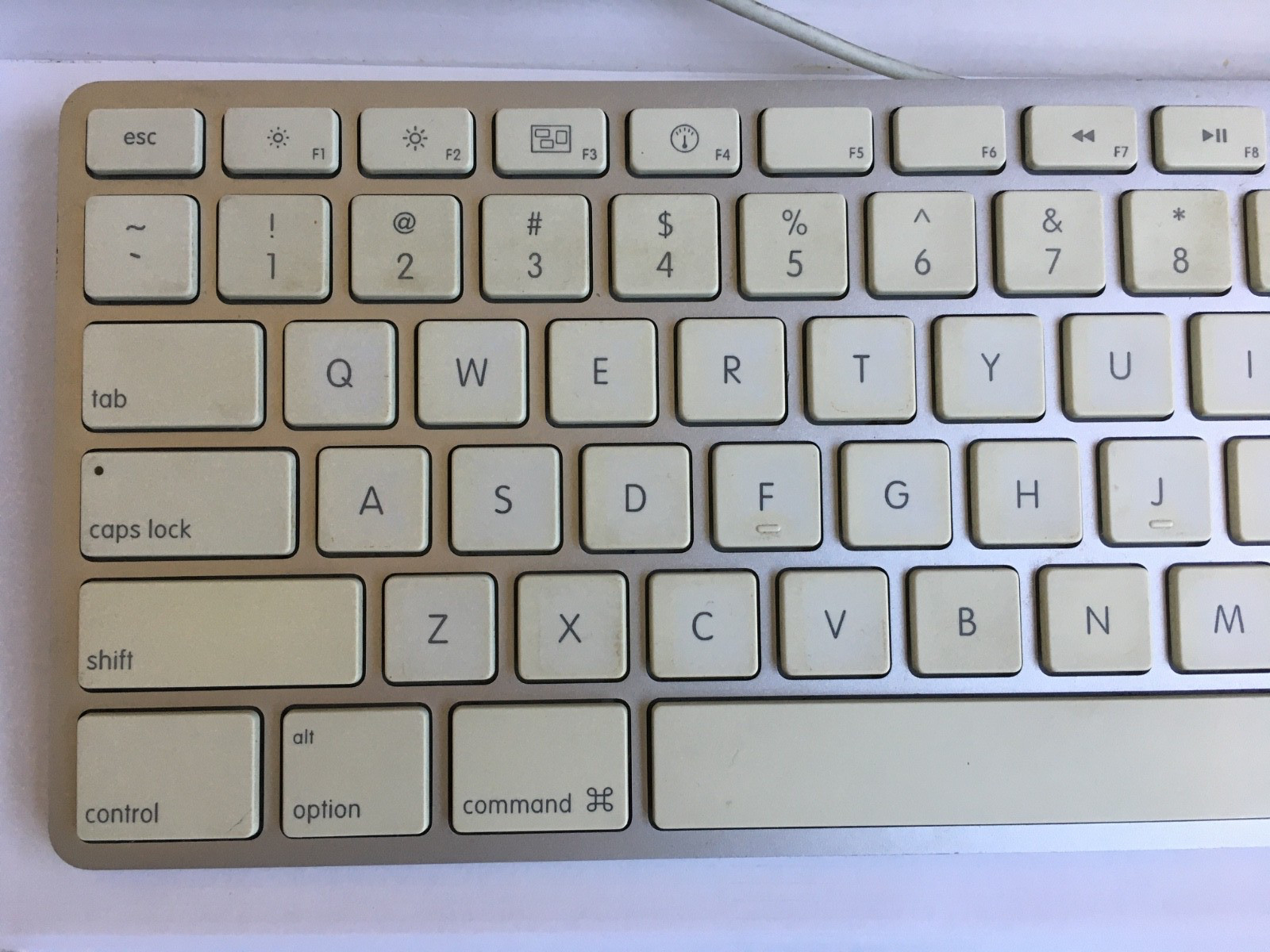 Apple White Aluminum USB Wired Keyboard A1243 / used / tested