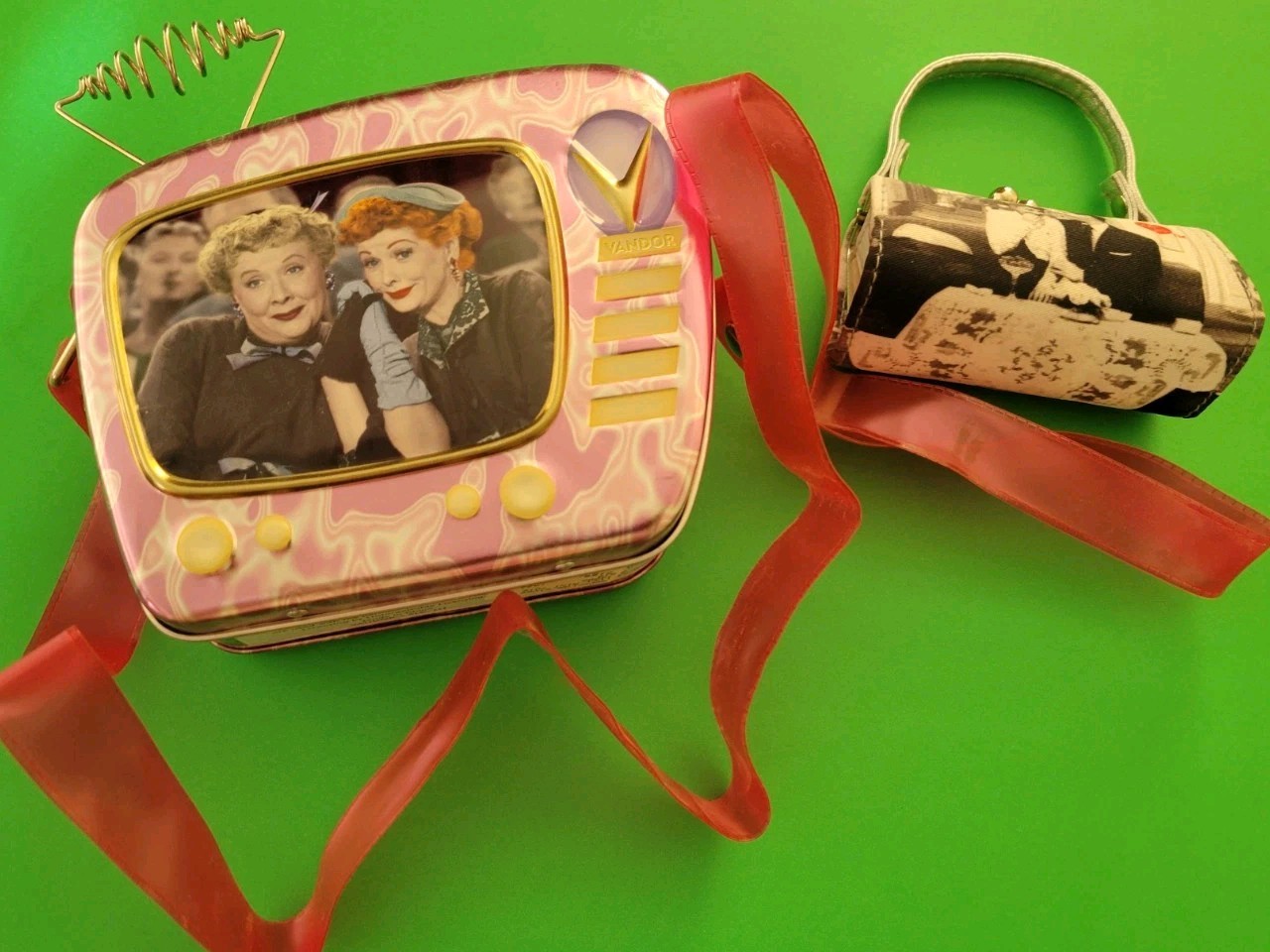 "I Love Lucy" Vandor brand "Friends" Tote Tin w/ a Mini Clutch Purse