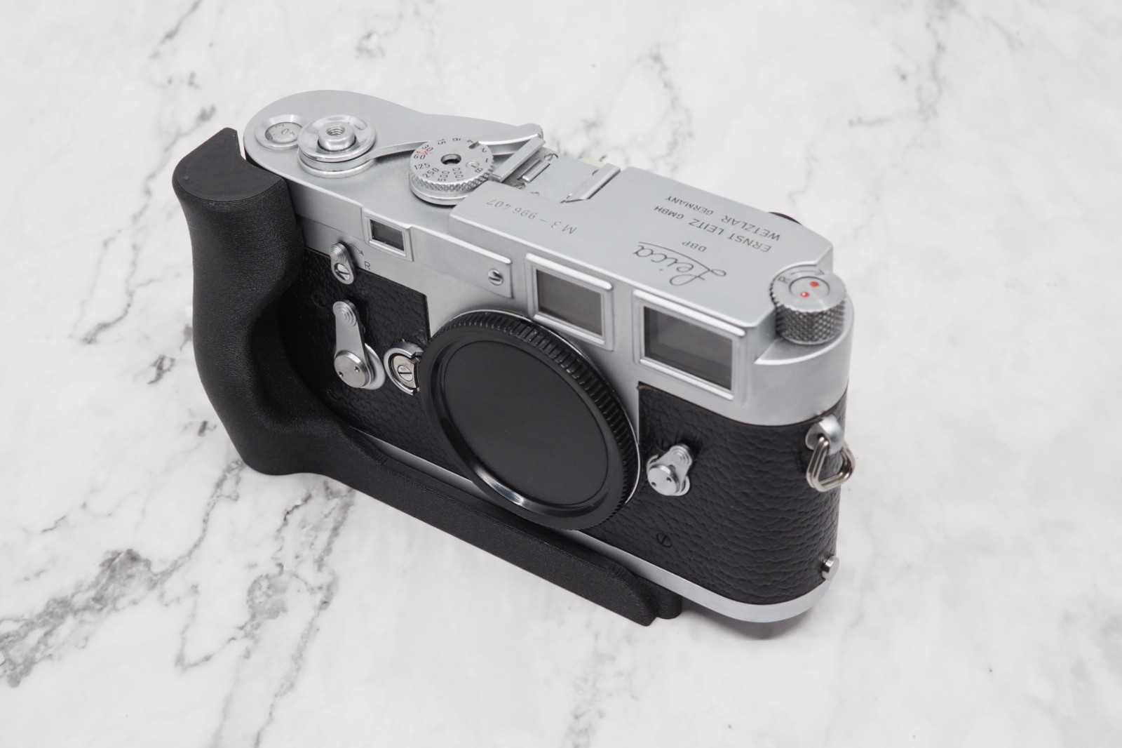 Leica M1 M2 M3 M4 M6 MP M-A Carbon Fiber Grip w/ Spot for an Air Tag - NO Camera