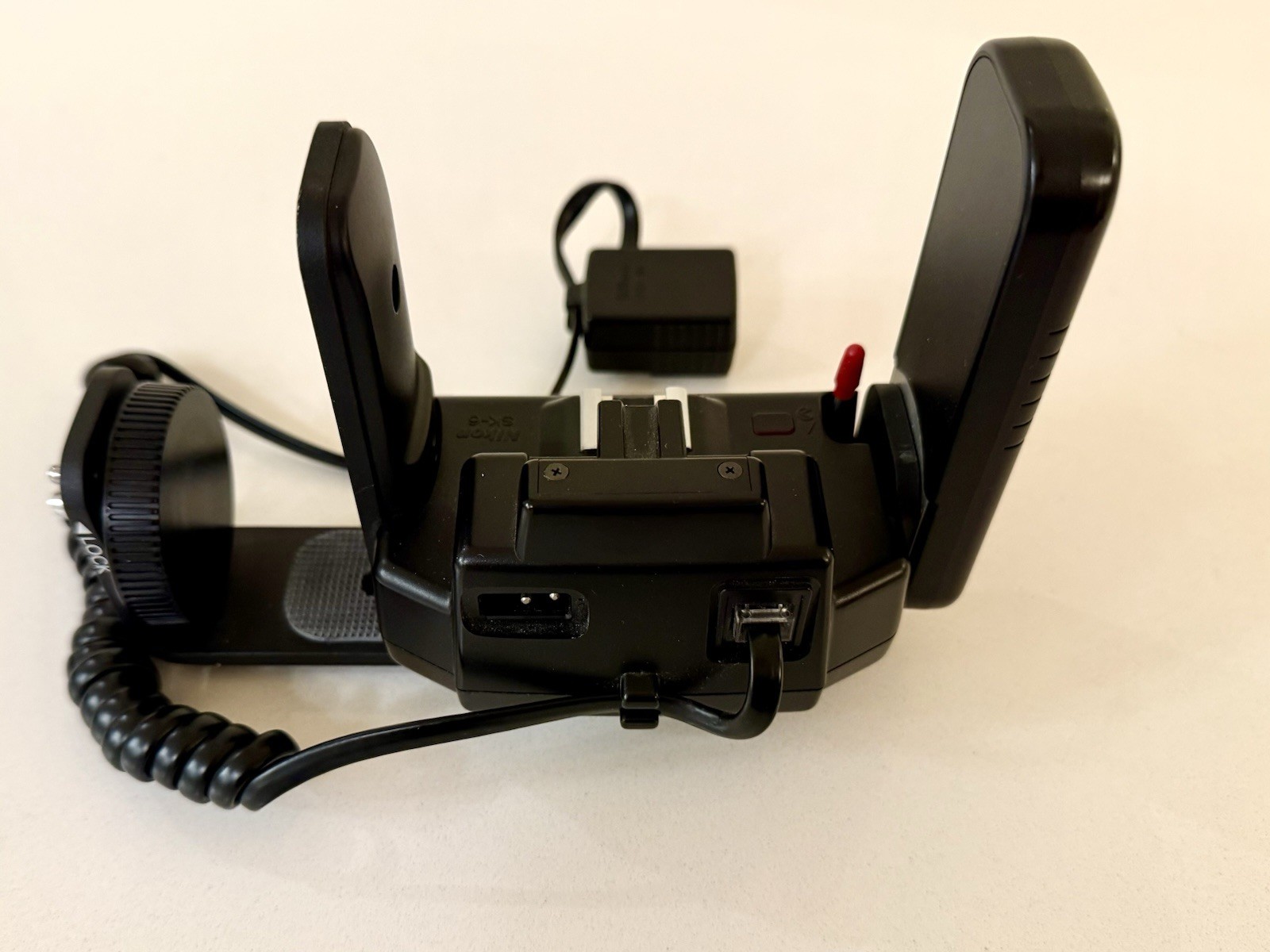 Nikon SK-6 Power Bracket Battery Pack With AS-16 Flash Shoe-Used-Vintage-Working