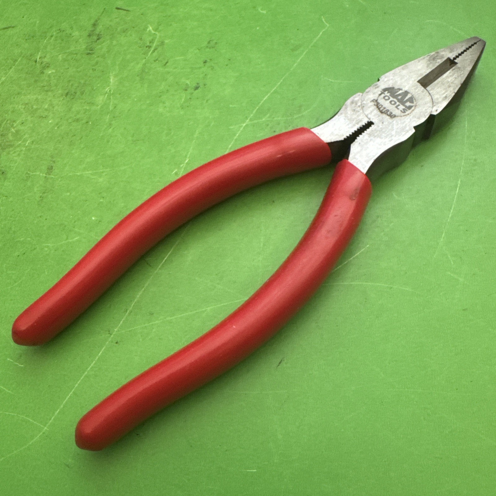 Mac Hand Tools Spain 6.5" Long Red Soft Grip Lineman Cutting Pliers MPN P301830