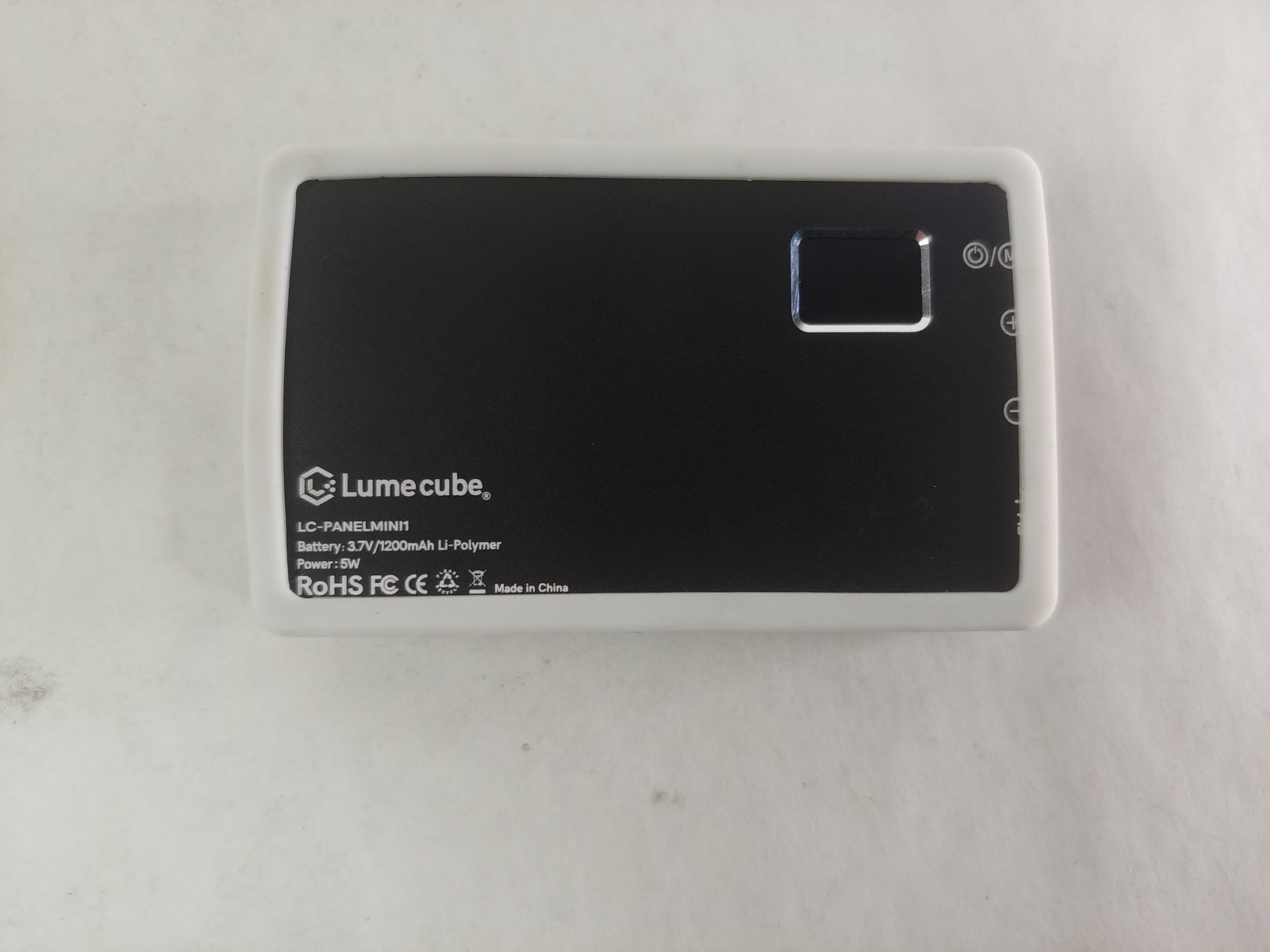 Lumecube LC-PANELMINI1 Smart LED Light and diffuser.
