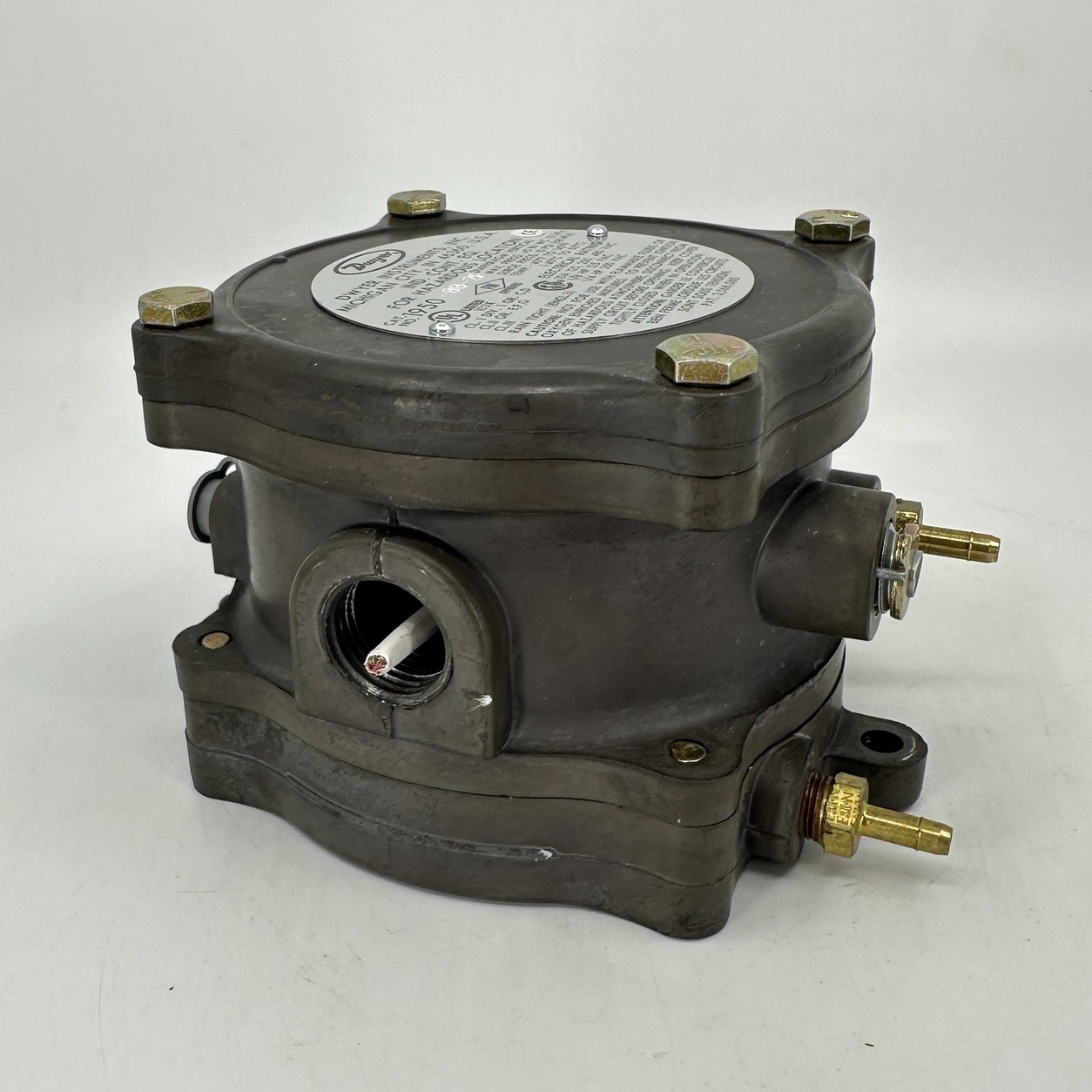 Dwyer 1950-00-2F Explosion-Proof Differential Pressure Switch NEW
